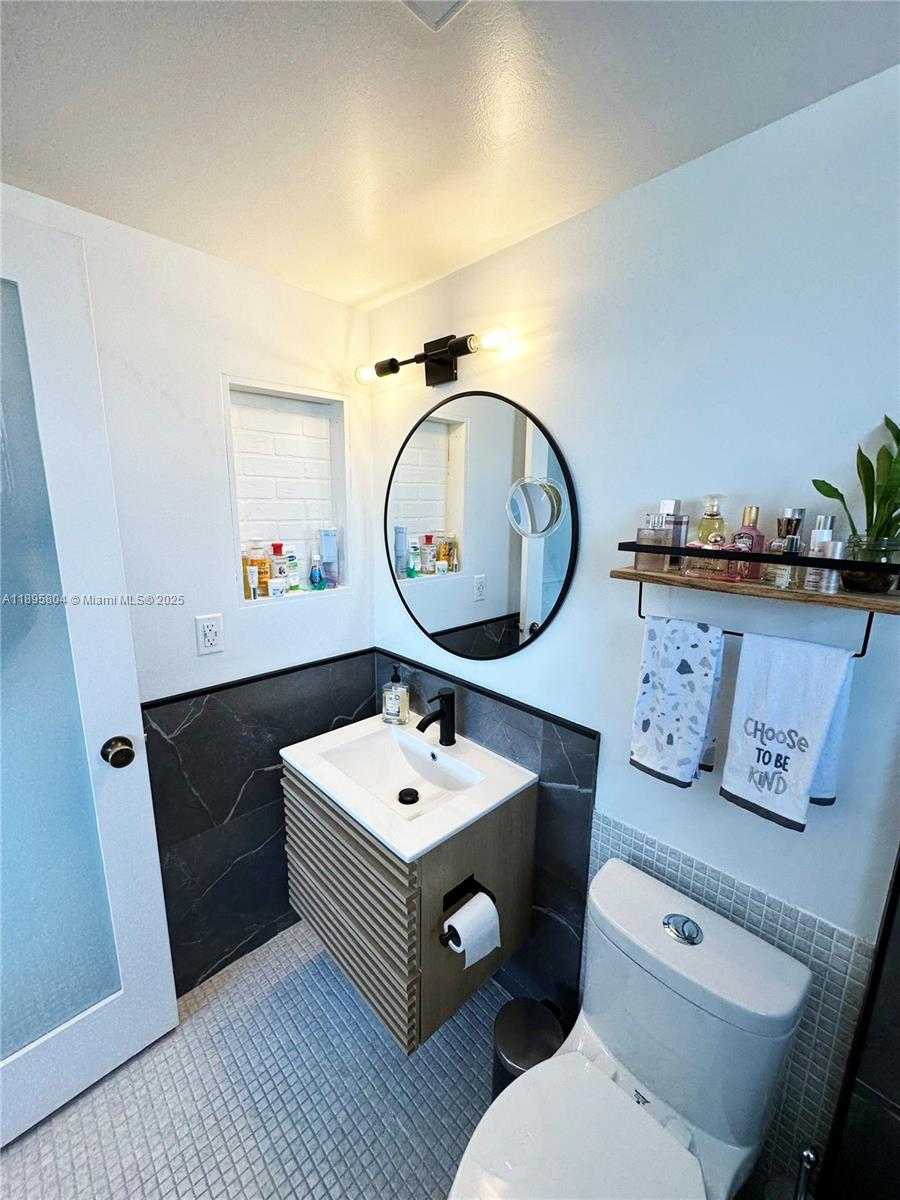 Small Image of 7850 BYRON AVE #307, Miami Beach Number 19