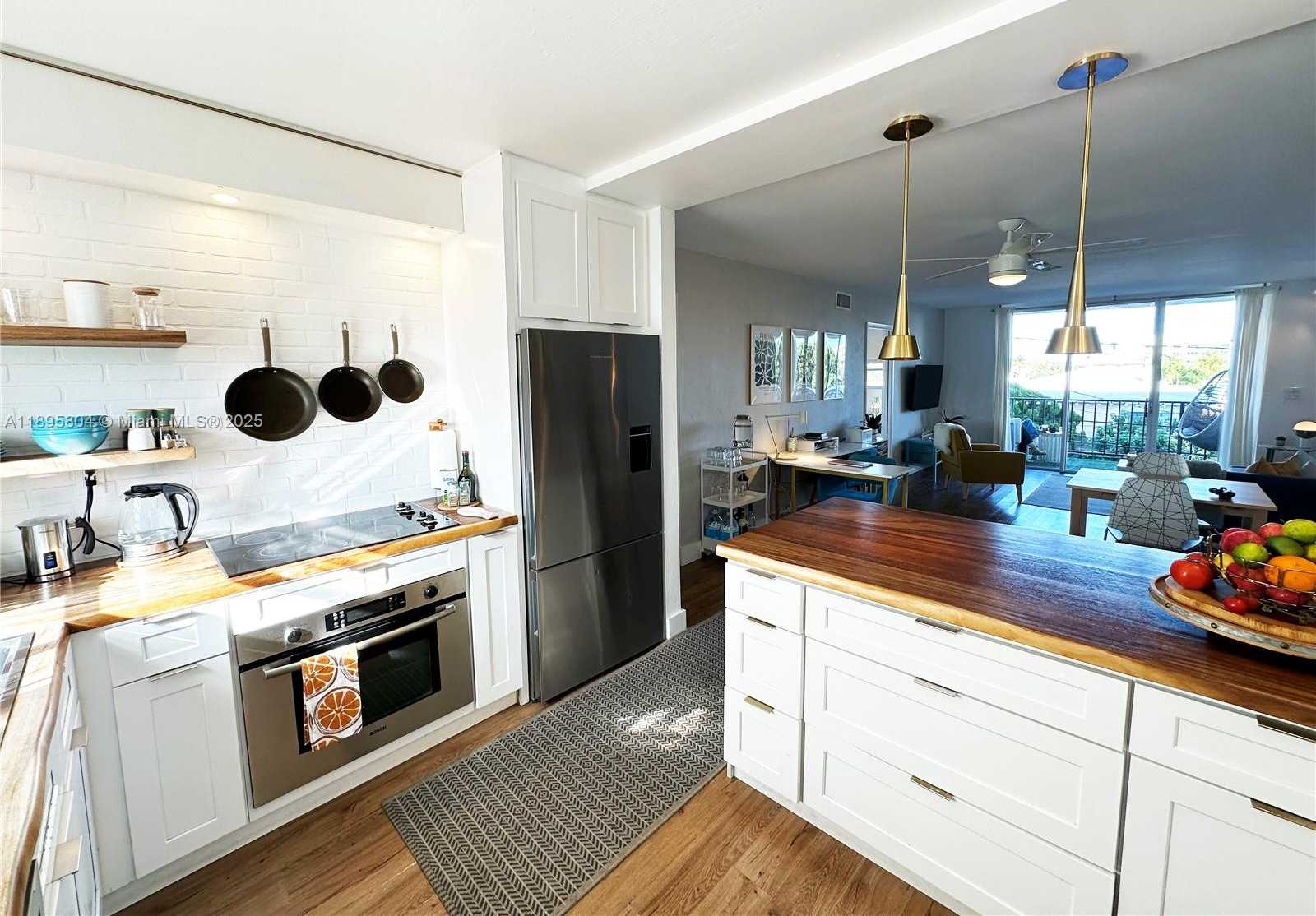 Small Image of 7850 BYRON AVE #307, Miami Beach Number 2