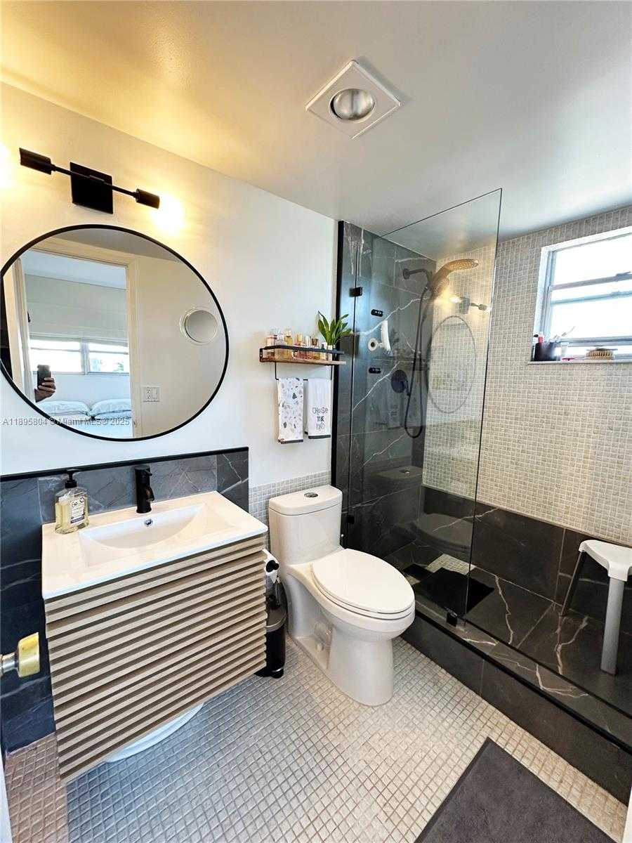 Small Image of 7850 BYRON AVE #307, Miami Beach Number 20