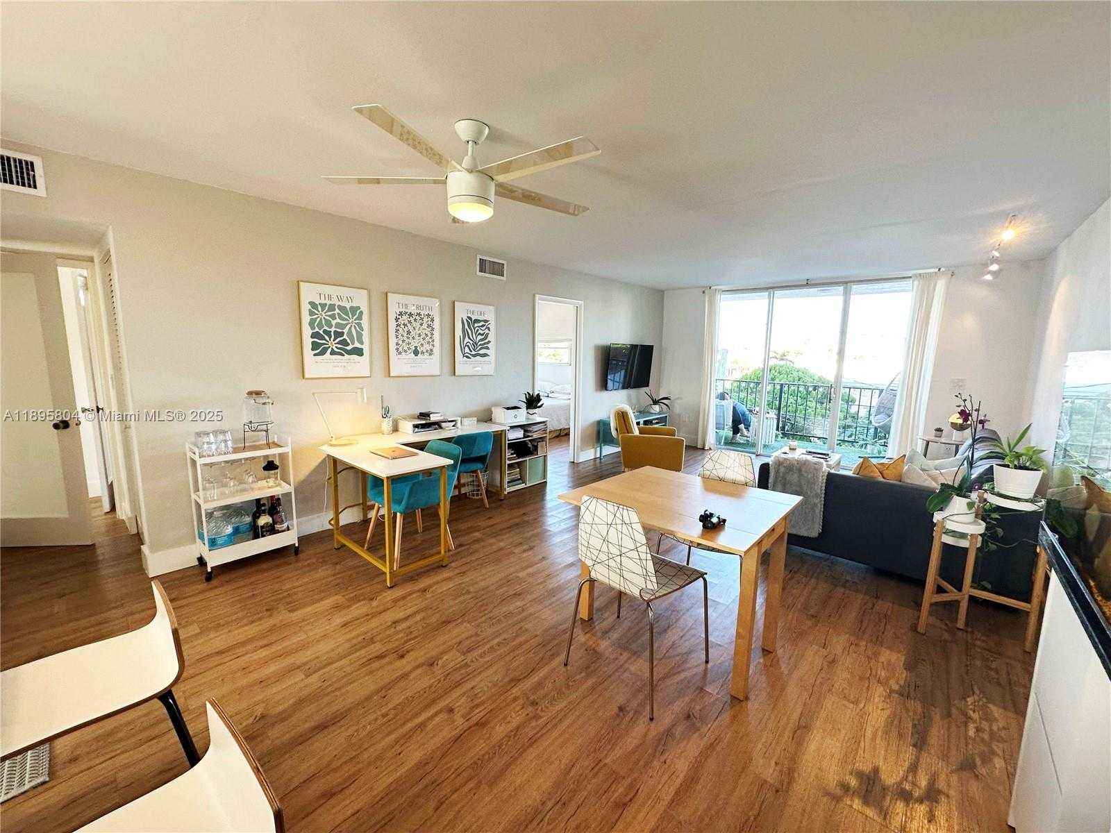Small Image of 7850 BYRON AVE #307, Miami Beach Number 3