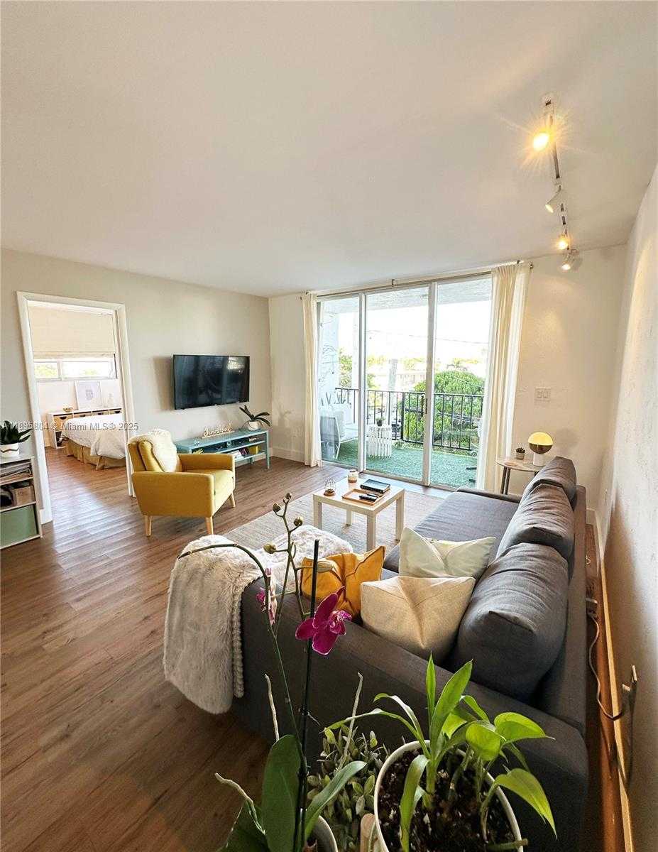 Small Image of 7850 BYRON AVE #307, Miami Beach Number 5