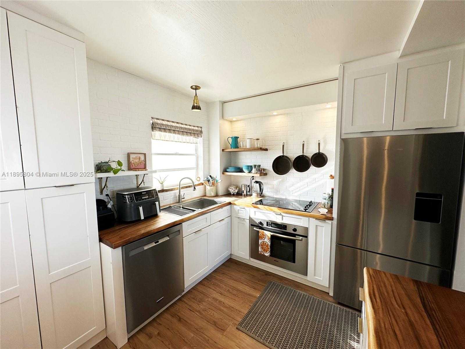 Small Image of 7850 BYRON AVE #307, Miami Beach Number 9