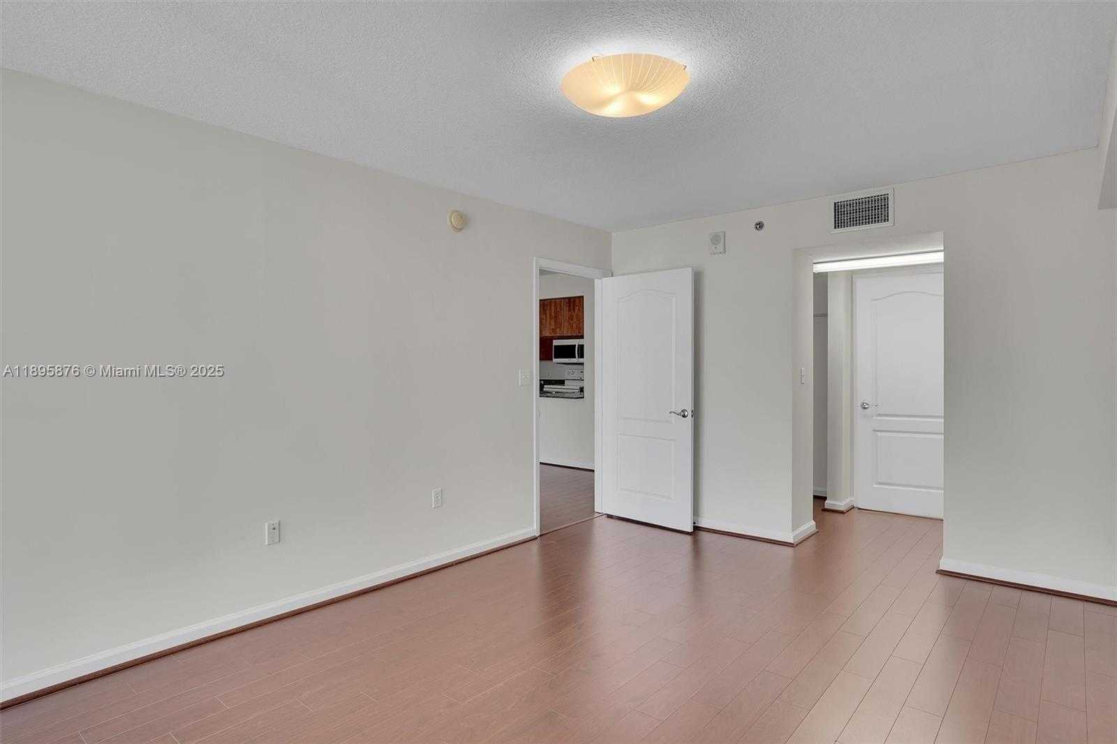 Small Image of 1200 BRICKELL BAY DR #2821, Miami Number 10