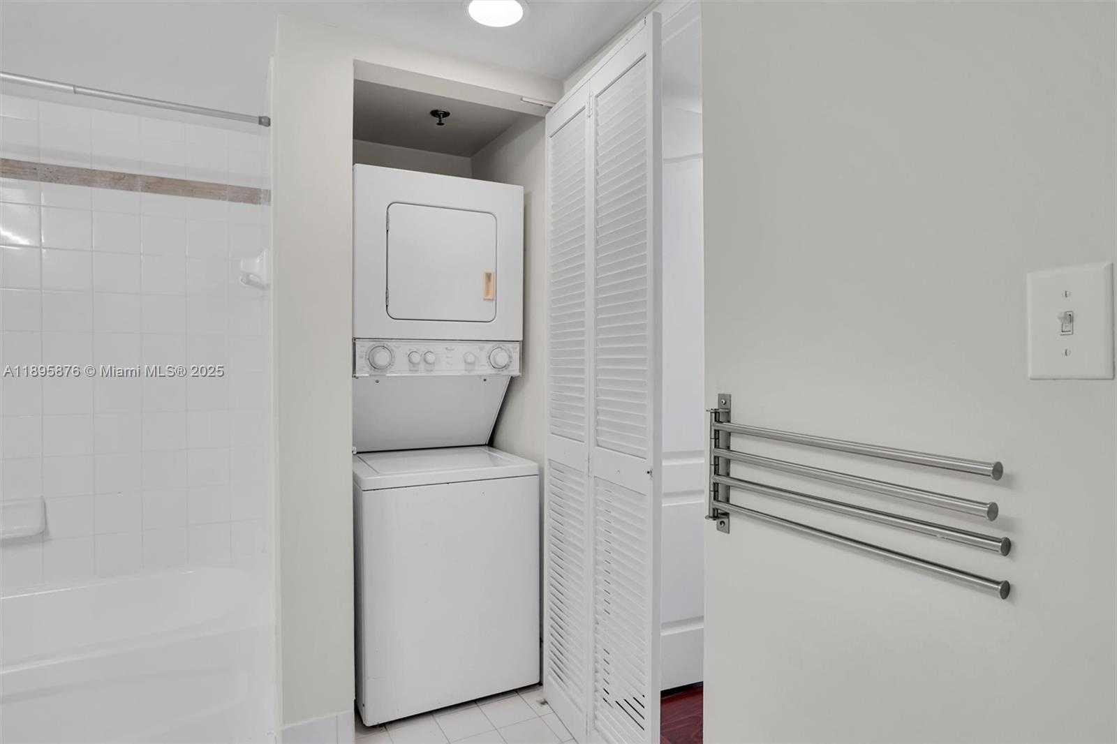 Small Image of 1200 BRICKELL BAY DR #2821, Miami Number 13