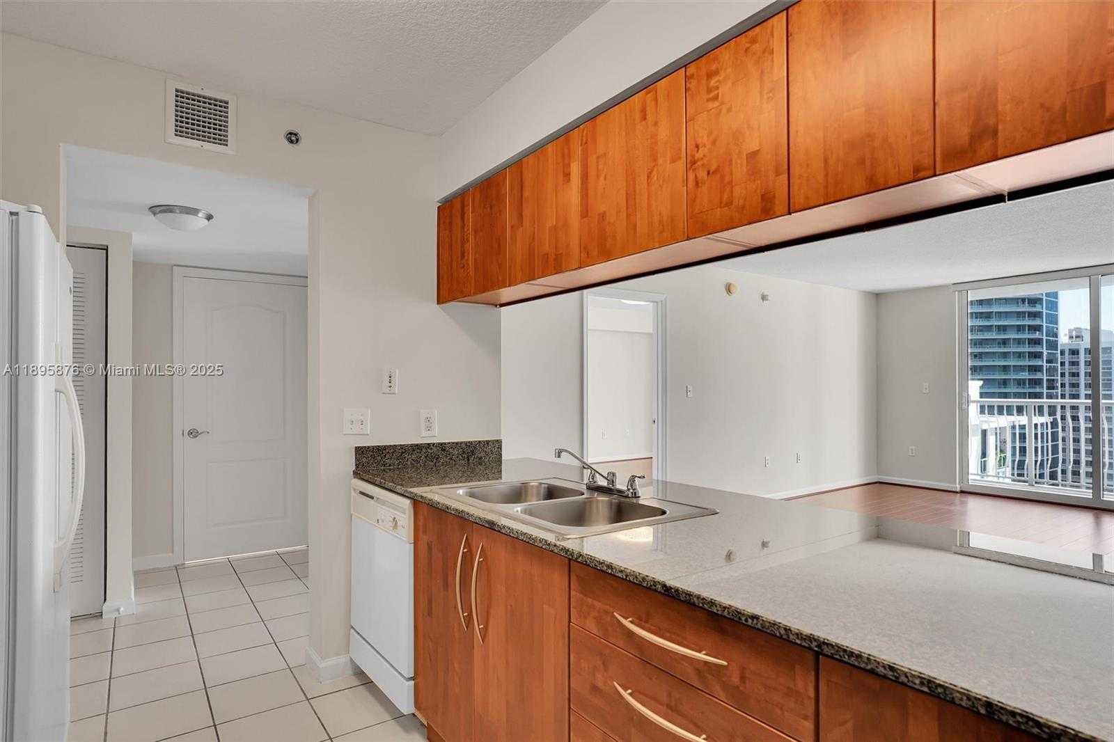 Small Image of 1200 BRICKELL BAY DR #2821, Miami Number 17