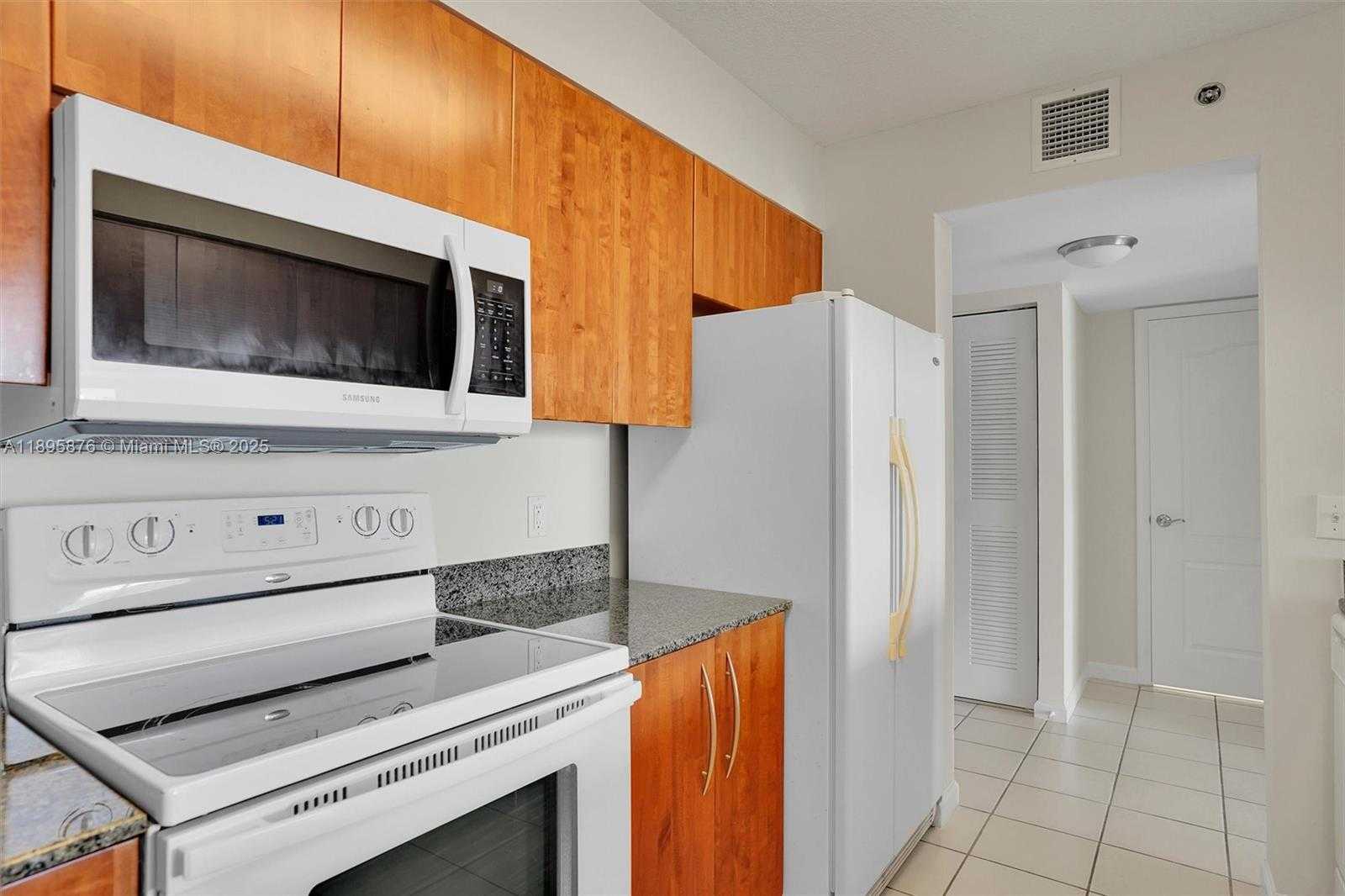 Small Image of 1200 BRICKELL BAY DR #2821, Miami Number 18