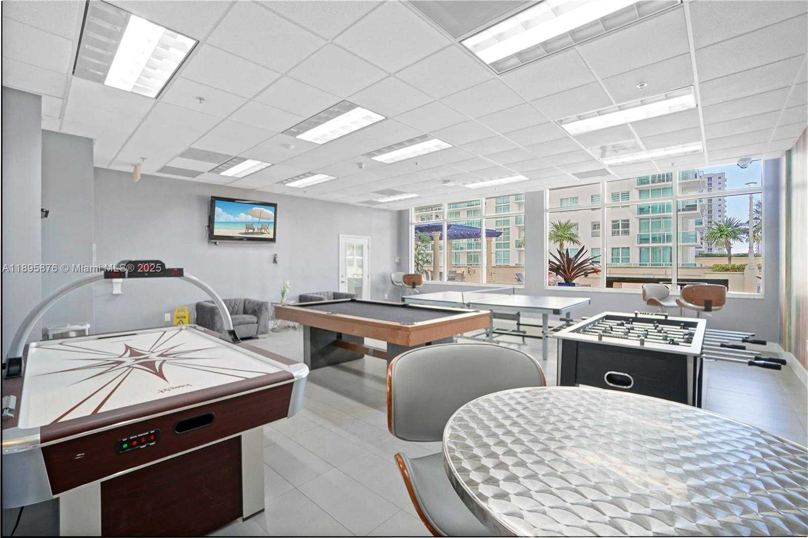 Small Image of 1200 BRICKELL BAY DR #2821, Miami Number 40