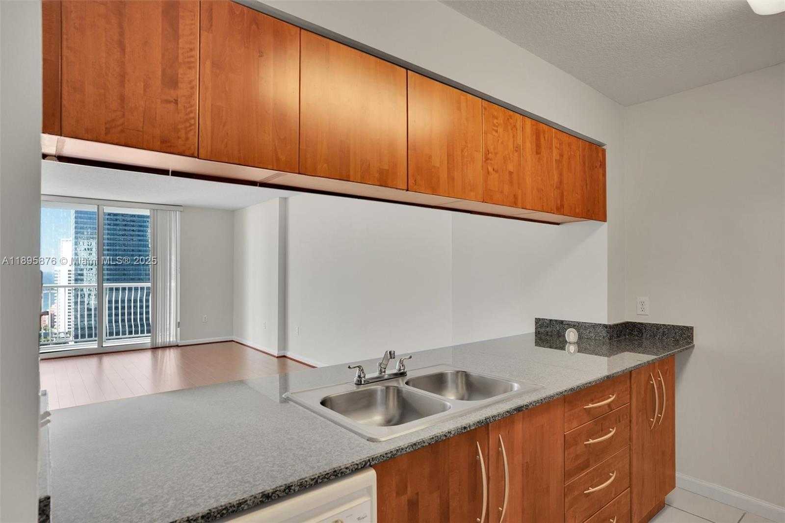 Small Image of 1200 BRICKELL BAY DR #2821, Miami Number 6