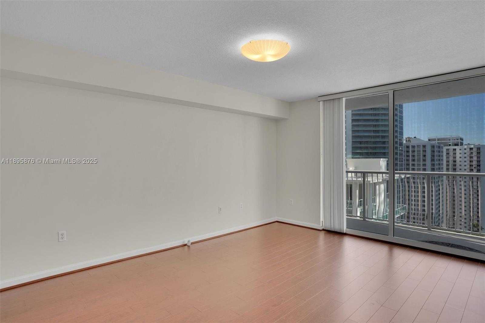Small Image of 1200 BRICKELL BAY DR #2821, Miami Number 8