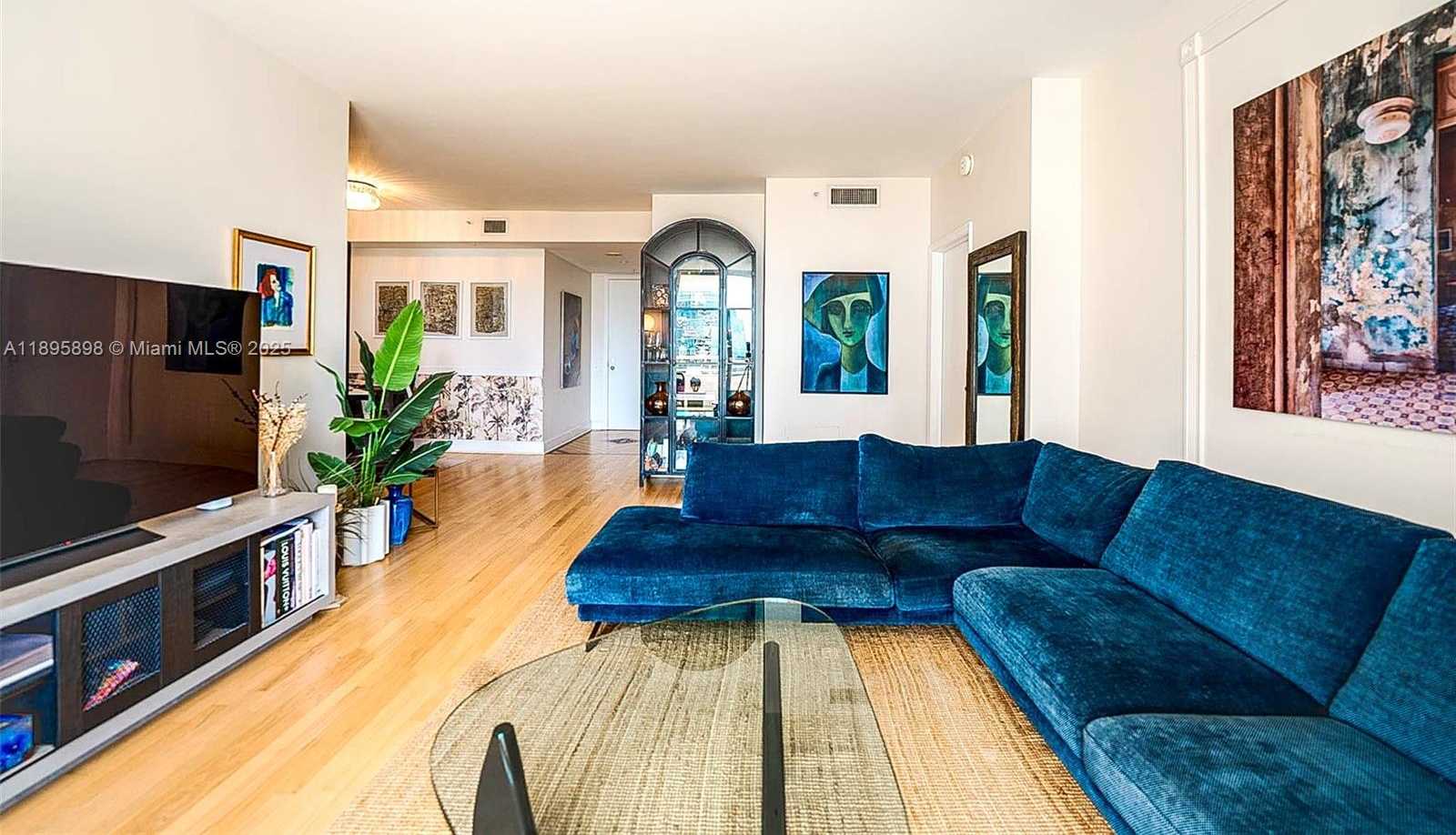 Small Image of 888 BRICKELL KEY DR #903, Miami Number 1