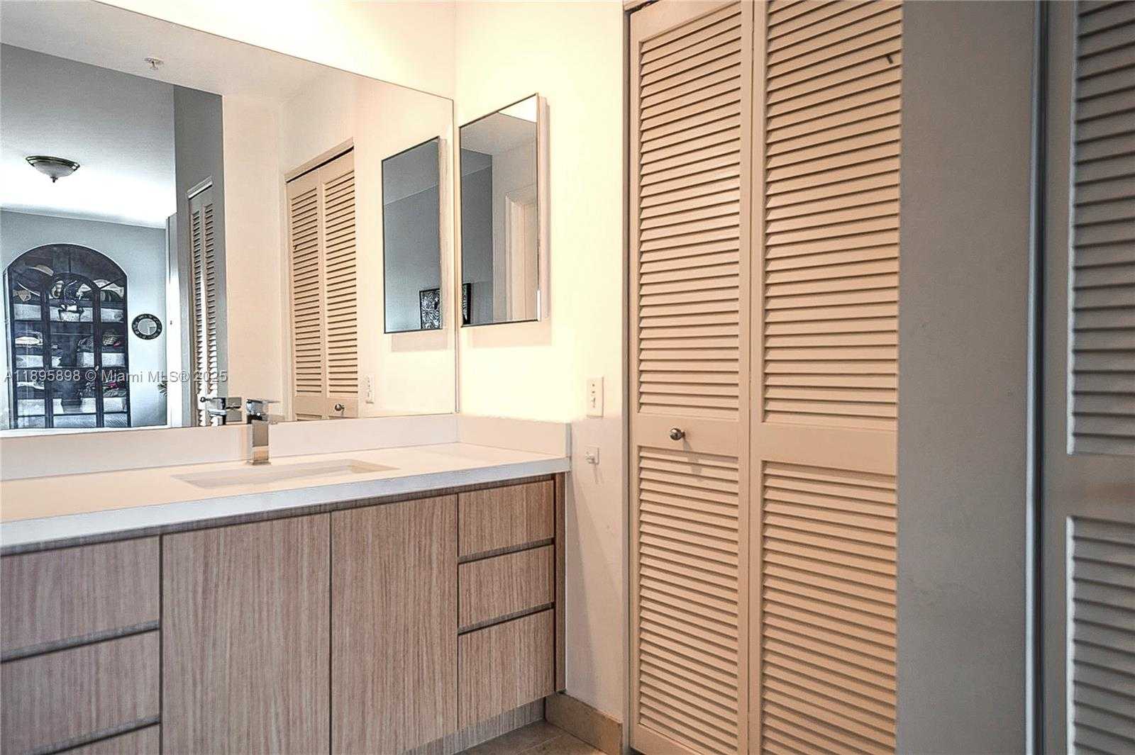 Small Image of 888 BRICKELL KEY DR #903, Miami Number 11