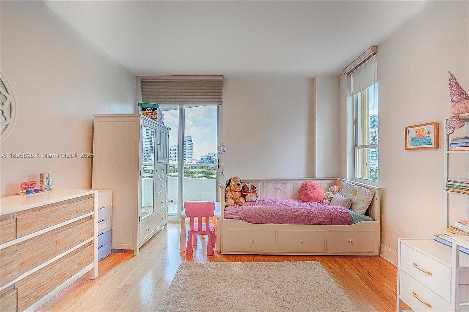 Small Image of 888 BRICKELL KEY DR #903, Miami Number 14