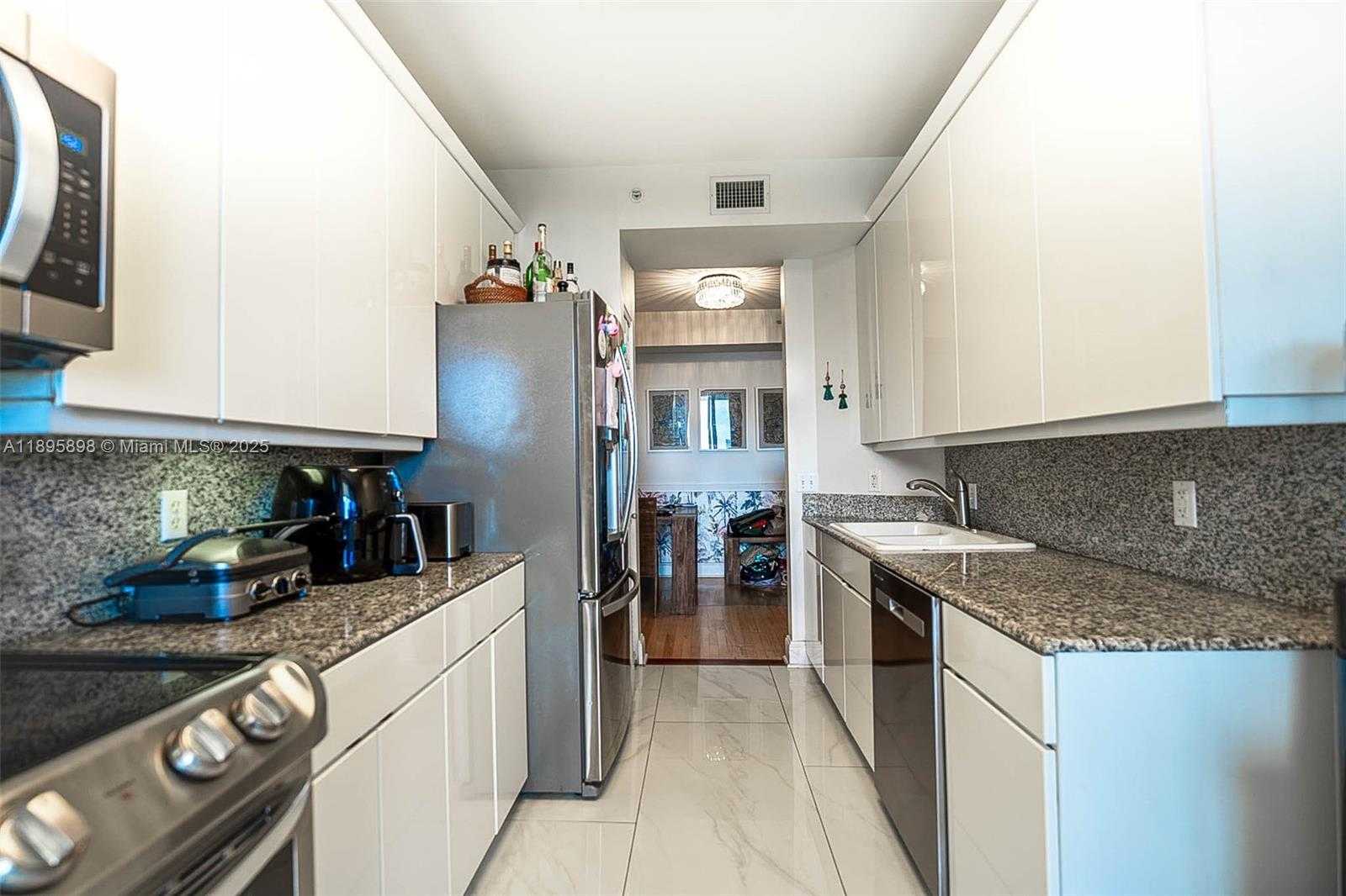 Small Image of 888 BRICKELL KEY DR #903, Miami Number 17