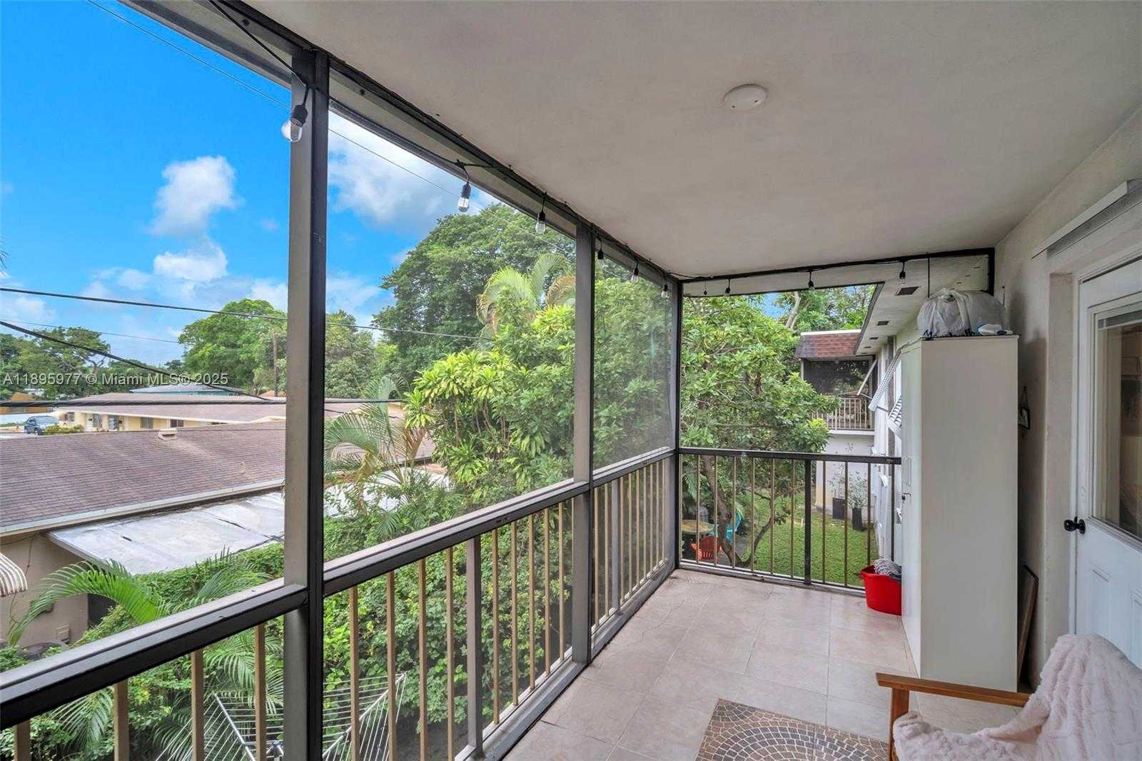 Small Image of 2324 VAN BUREN ST #204, Hollywood Number 16