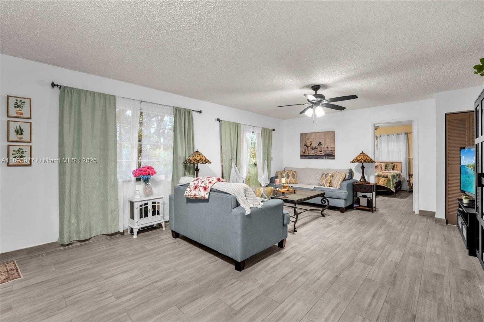 Small Image of 2324 VAN BUREN ST #204, Hollywood Number 3