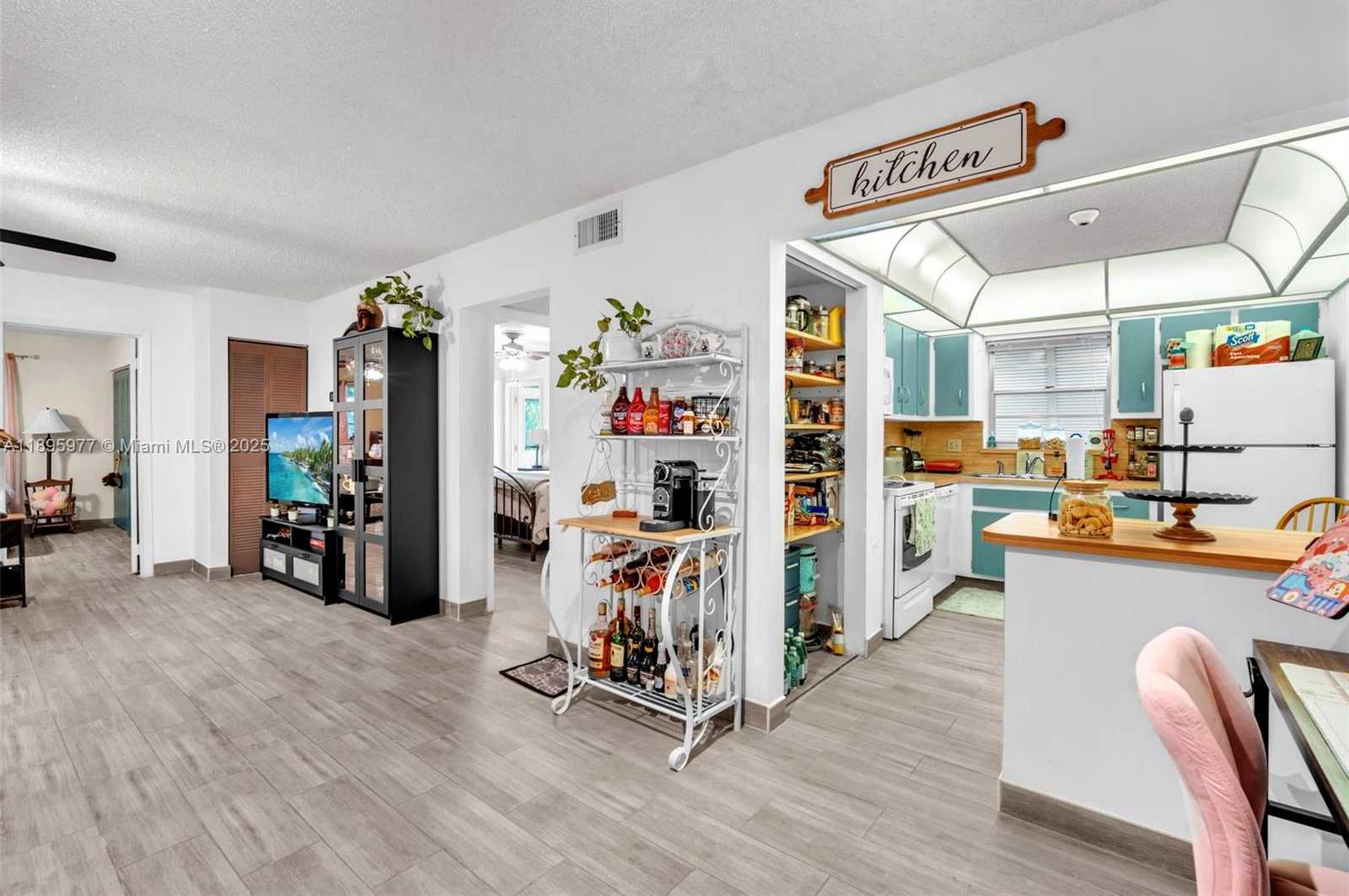Small Image of 2324 VAN BUREN ST #204, Hollywood Number 5