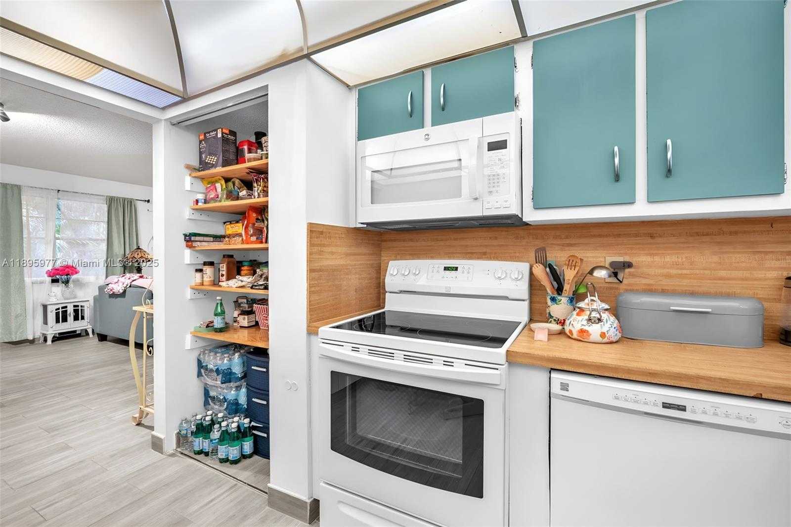 Small Image of 2324 VAN BUREN ST #204, Hollywood Number 8