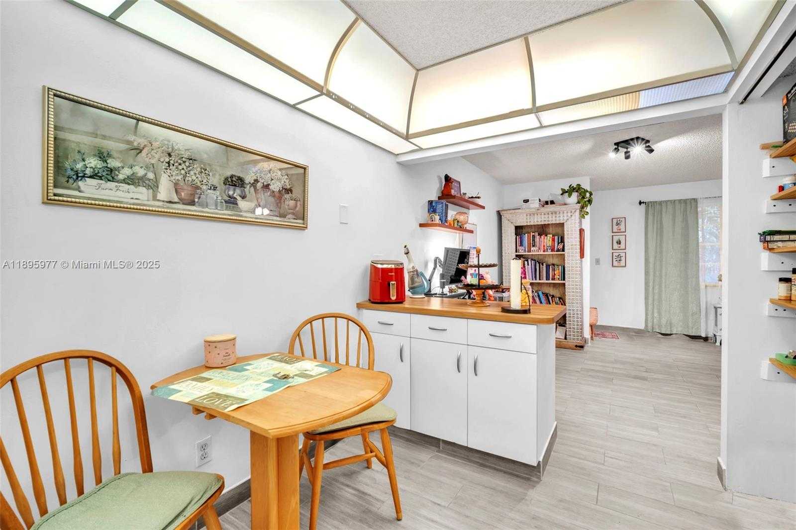 Small Image of 2324 VAN BUREN ST #204, Hollywood Number 9