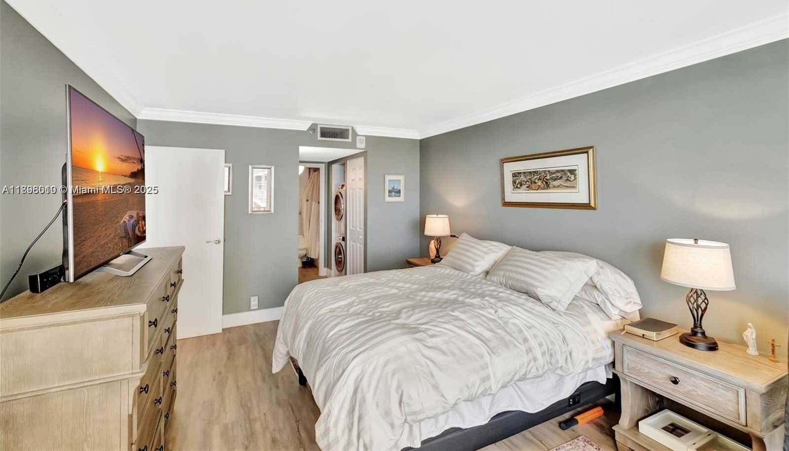 Small Image of 7601 EAST TREASURE DR #1410, North Bay Village Number 18