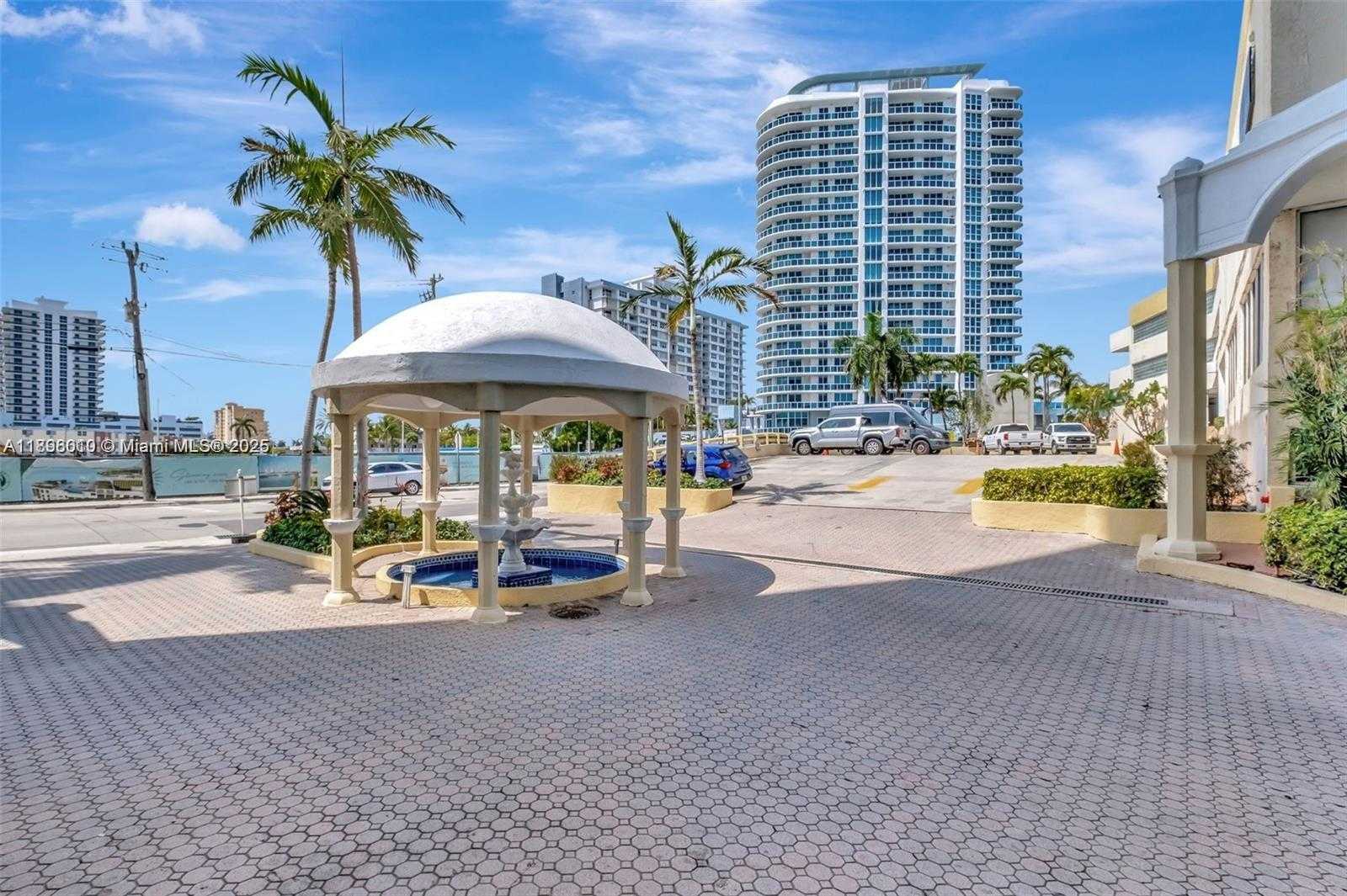 Small Image of 7601 EAST TREASURE DR #1410, North Bay Village Number 34