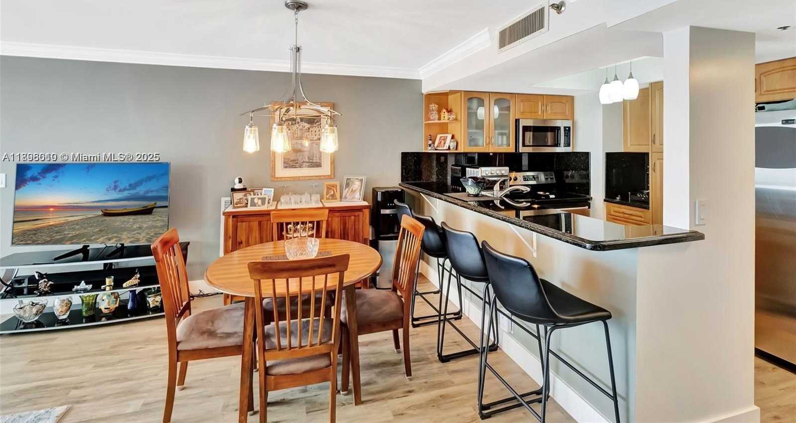 Small Image of 7601 EAST TREASURE DR #1410, North Bay Village Number 9