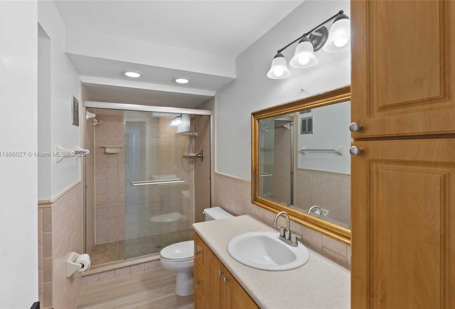 Small Image of 301 RACQUET CLUB RD #103, Weston Number 11