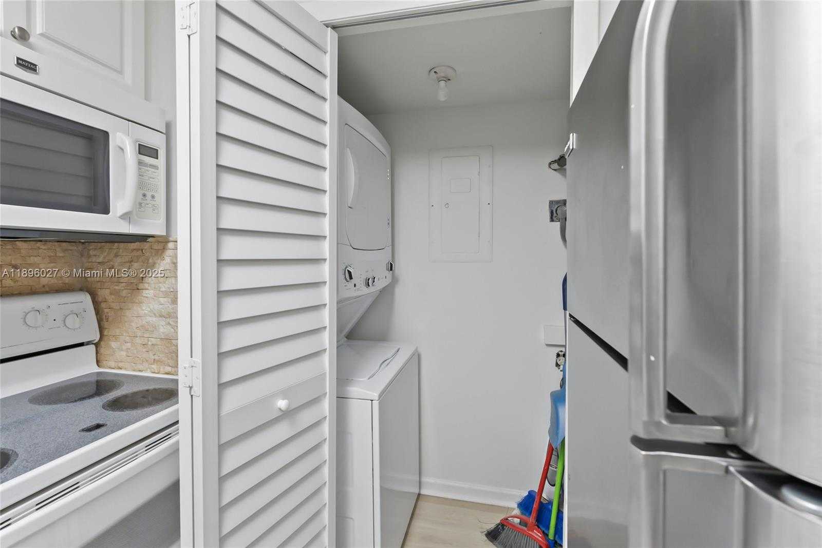 Small Image of 301 RACQUET CLUB RD #103, Weston Number 13