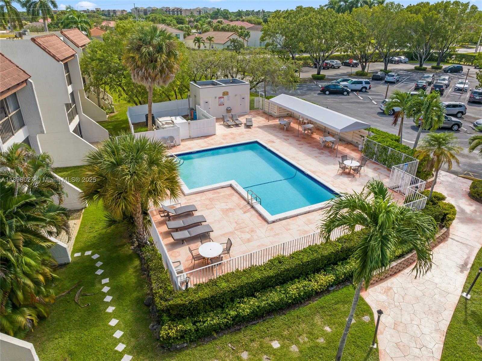 Small Image of 301 RACQUET CLUB RD #103, Weston Number 14