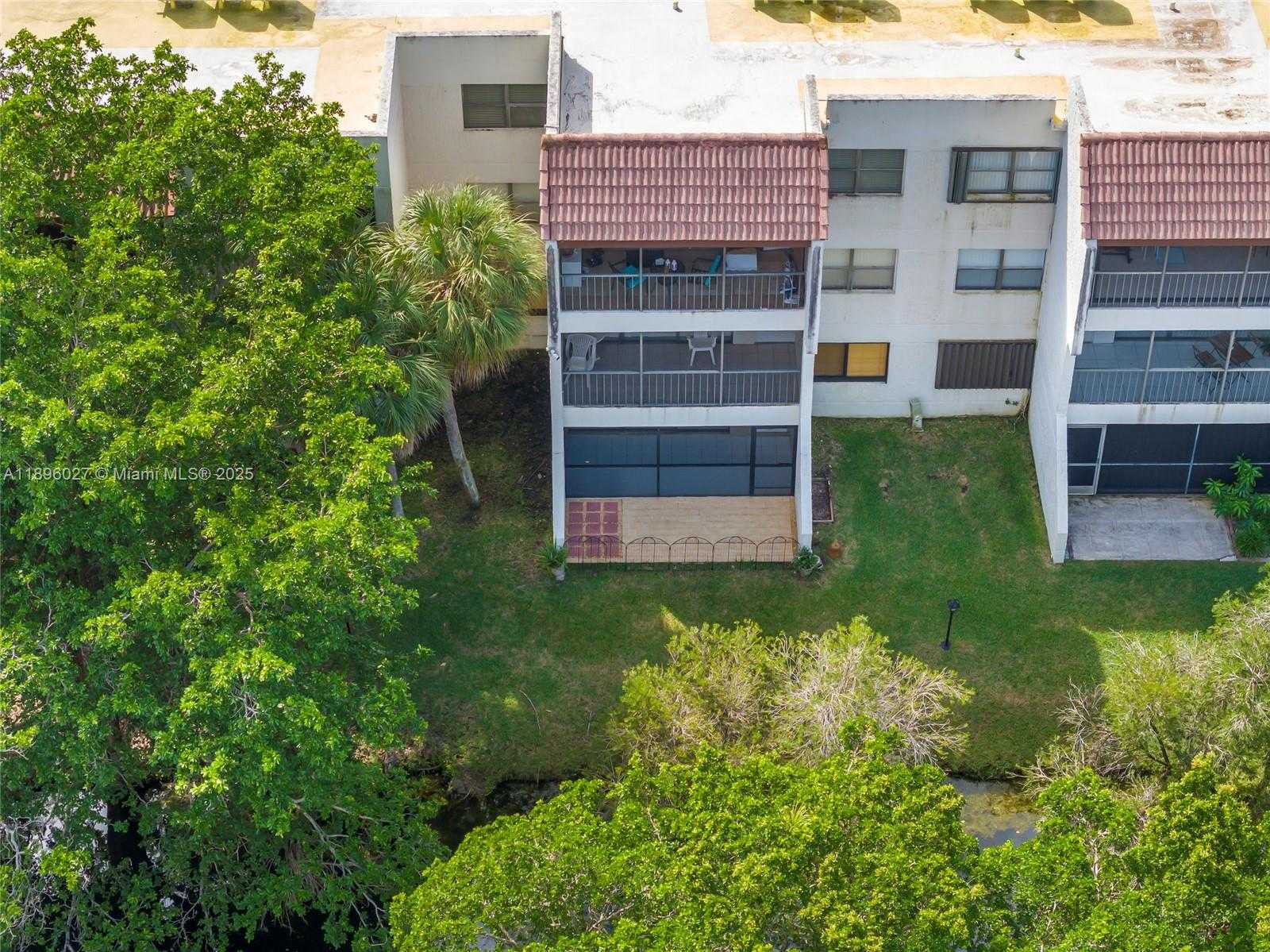 Small Image of 301 RACQUET CLUB RD #103, Weston Number 18