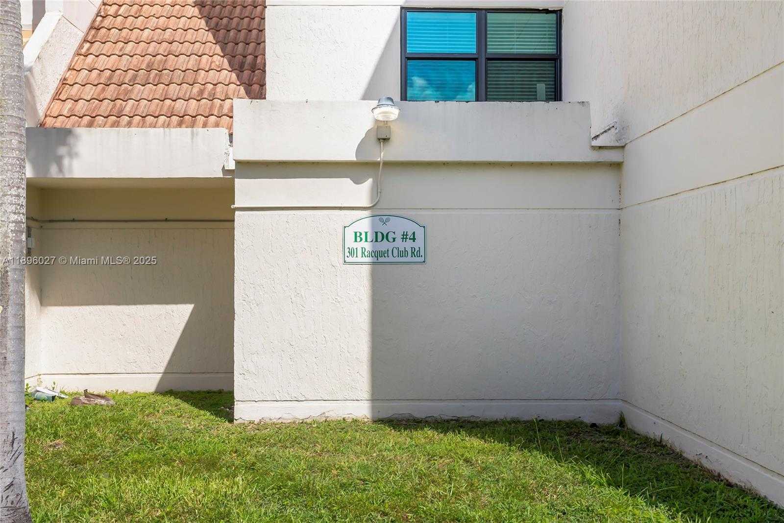 Small Image of 301 RACQUET CLUB RD #103, Weston Number 2