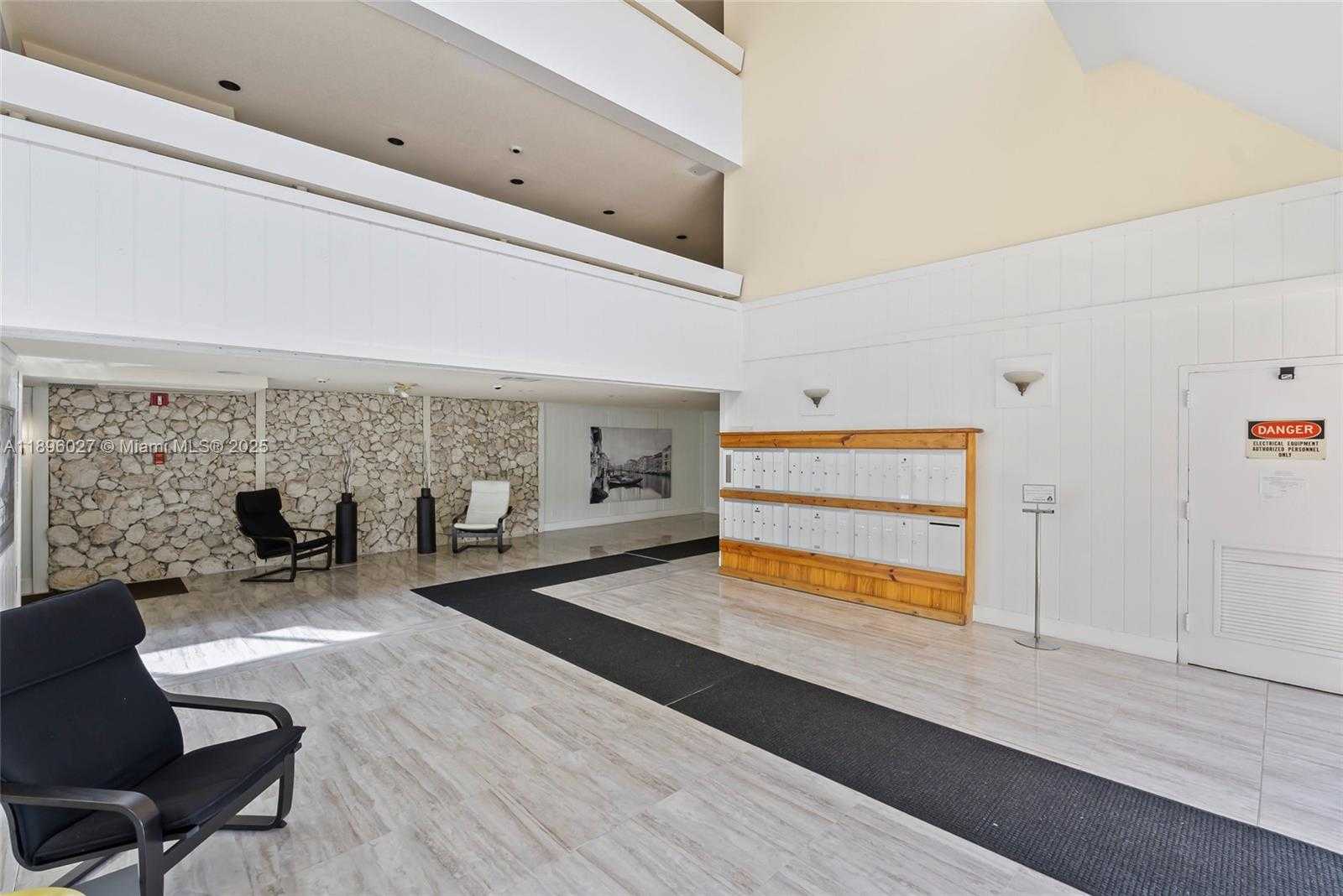 Small Image of 301 RACQUET CLUB RD #103, Weston Number 3