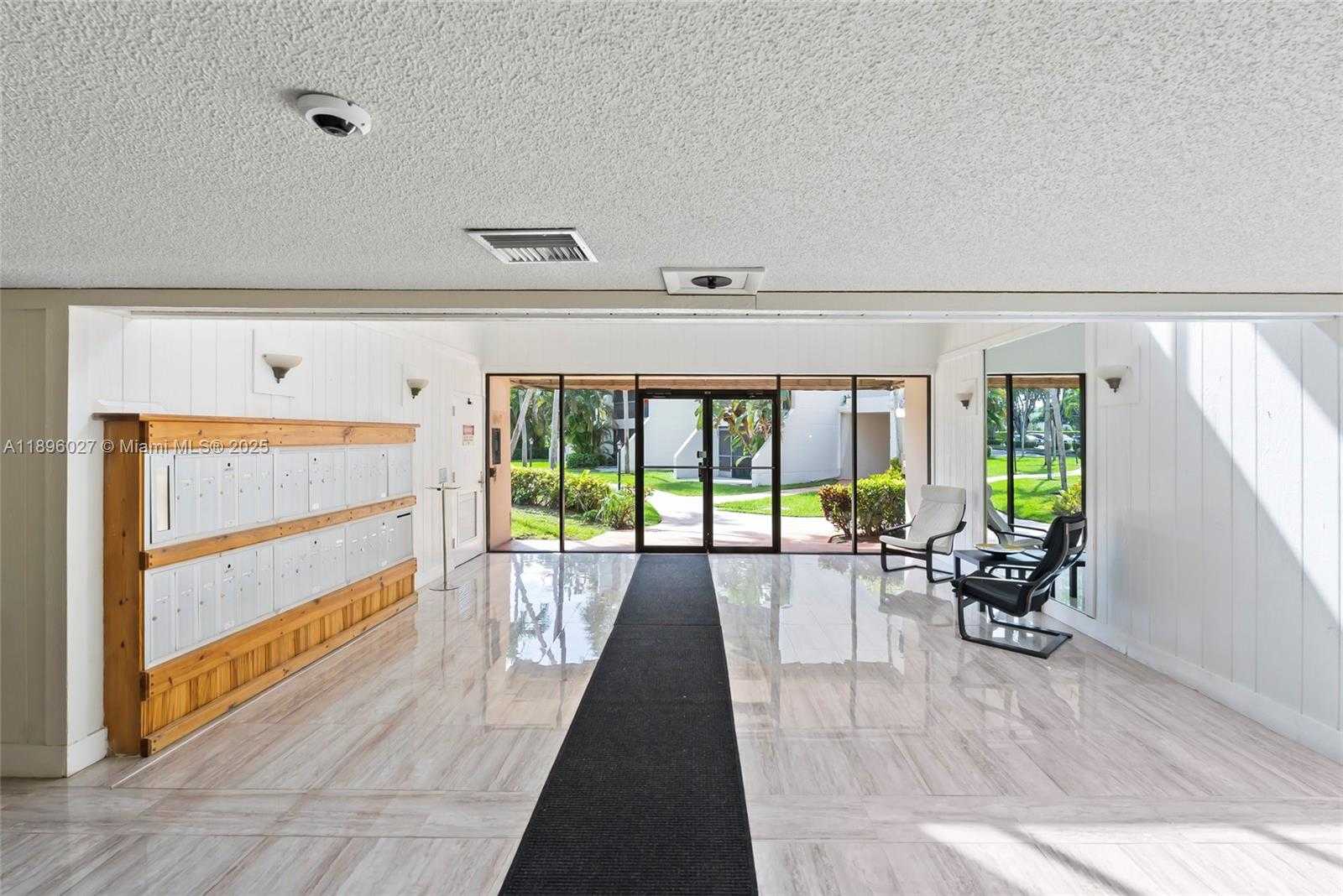 Small Image of 301 RACQUET CLUB RD #103, Weston Number 4