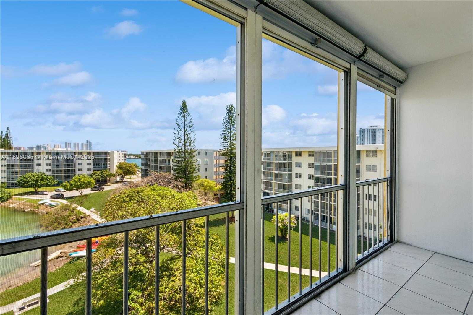 Small Image of 2851 LEONARD DR #J610, Aventura Number 2
