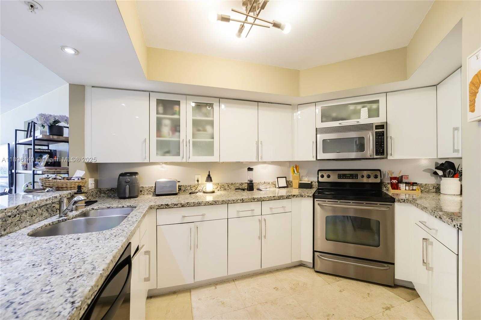 Small Image of 1900 SUNSET HARBOUR DR #811, Miami Beach Number 11