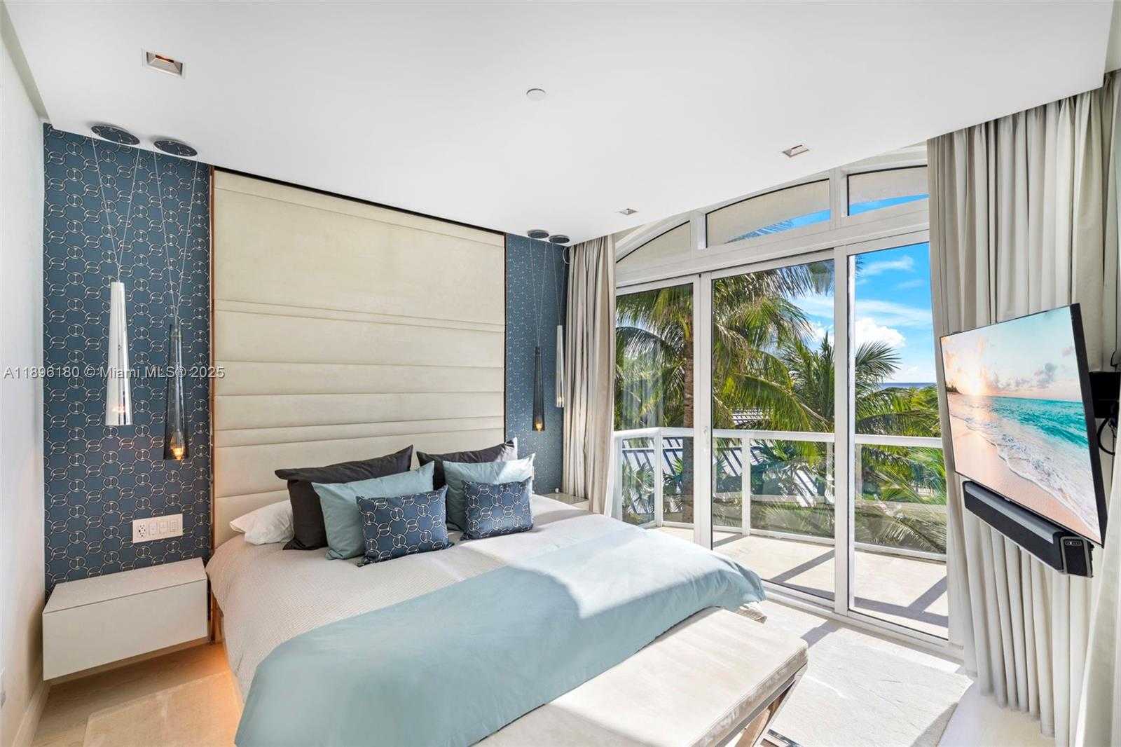 Small Image of 50 SOUTH POINTE DR #TWN7, Miami Beach Number 23