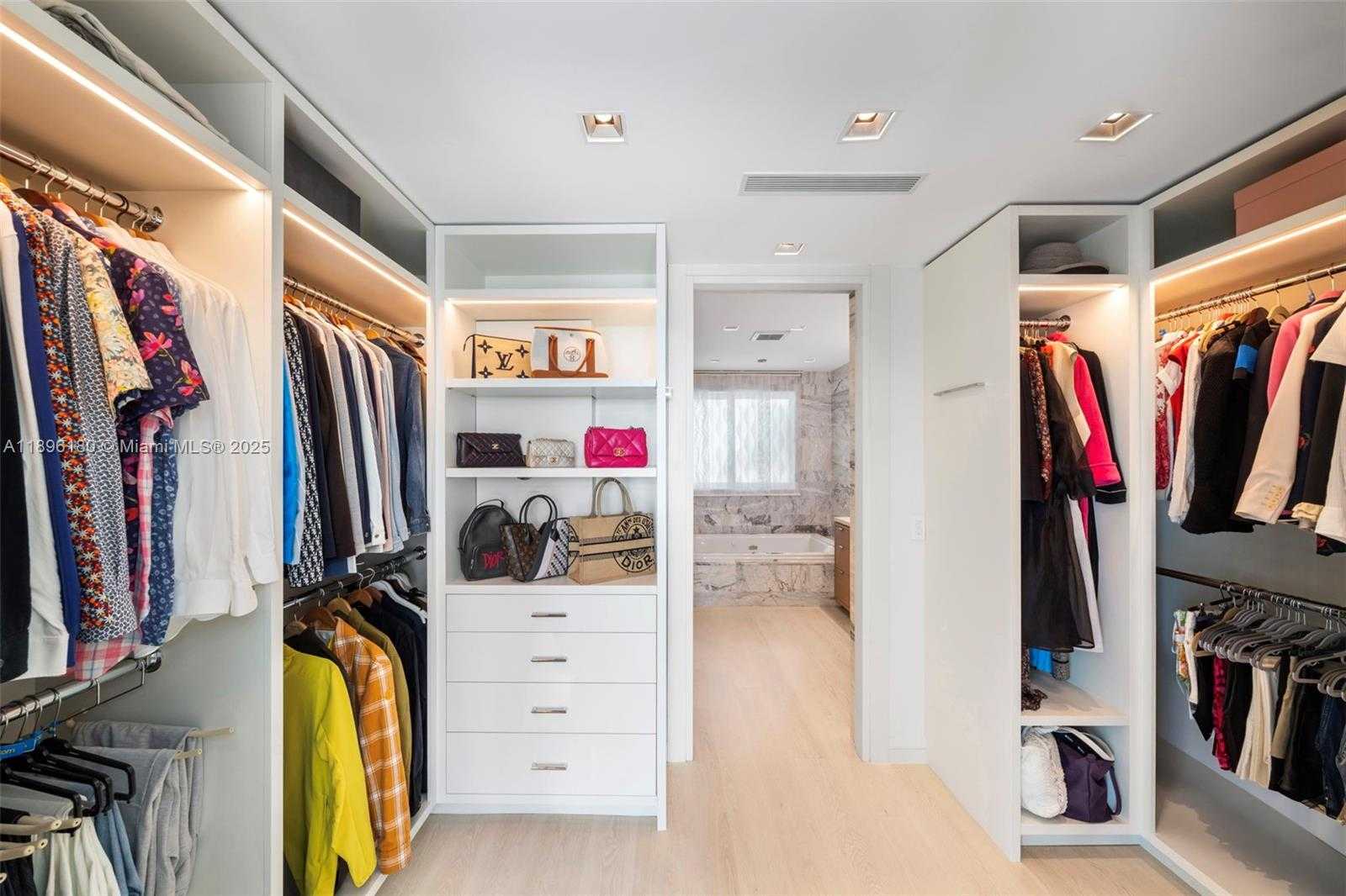 Small Image of 50 SOUTH POINTE DR #TWN7, Miami Beach Number 26