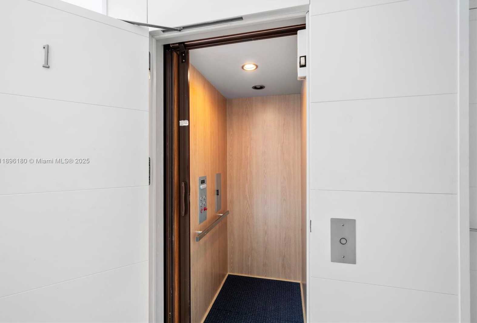 Small Image of 50 SOUTH POINTE DR #TWN7, Miami Beach Number 30