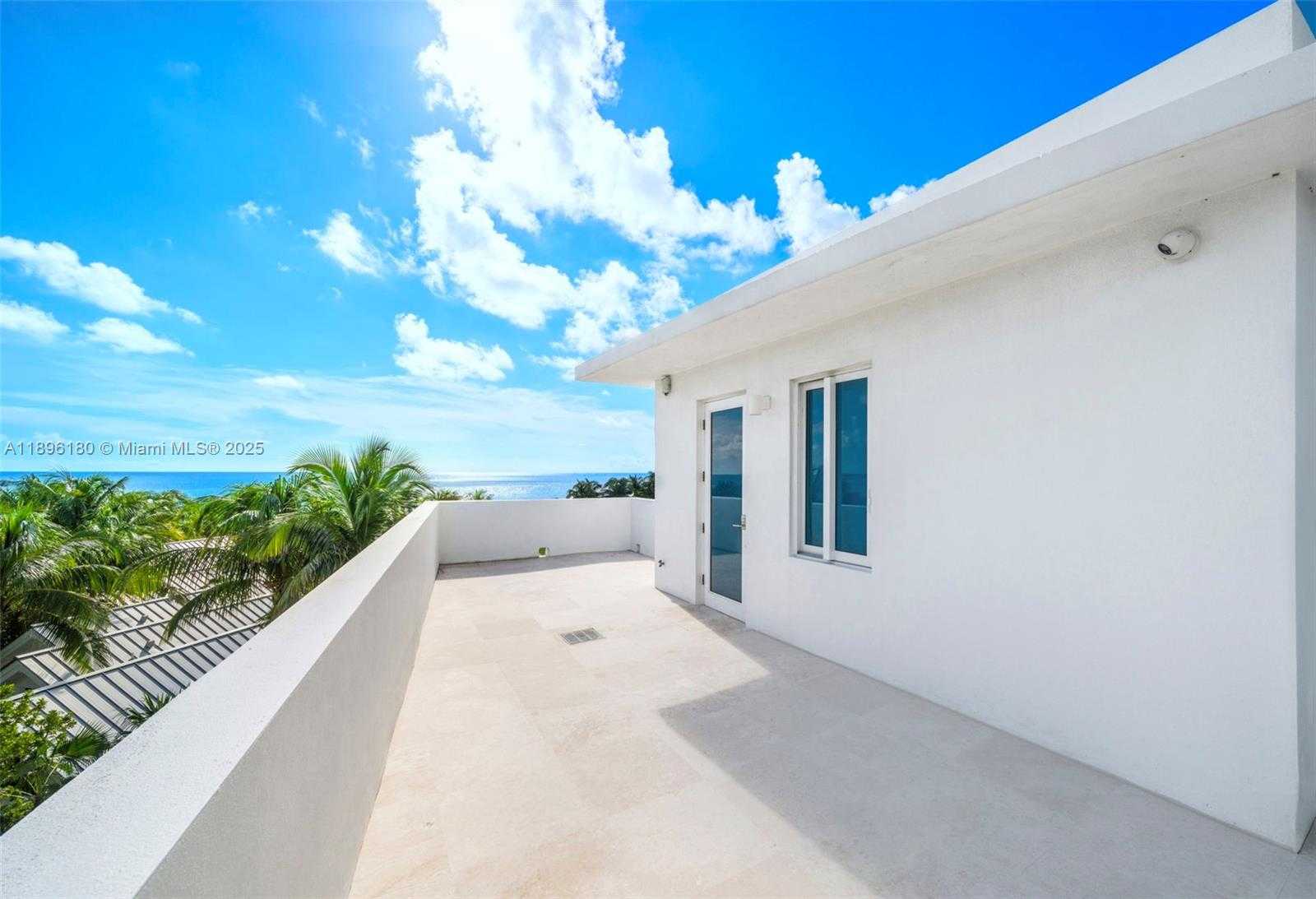 Small Image of 50 SOUTH POINTE DR #TWN7, Miami Beach Number 34