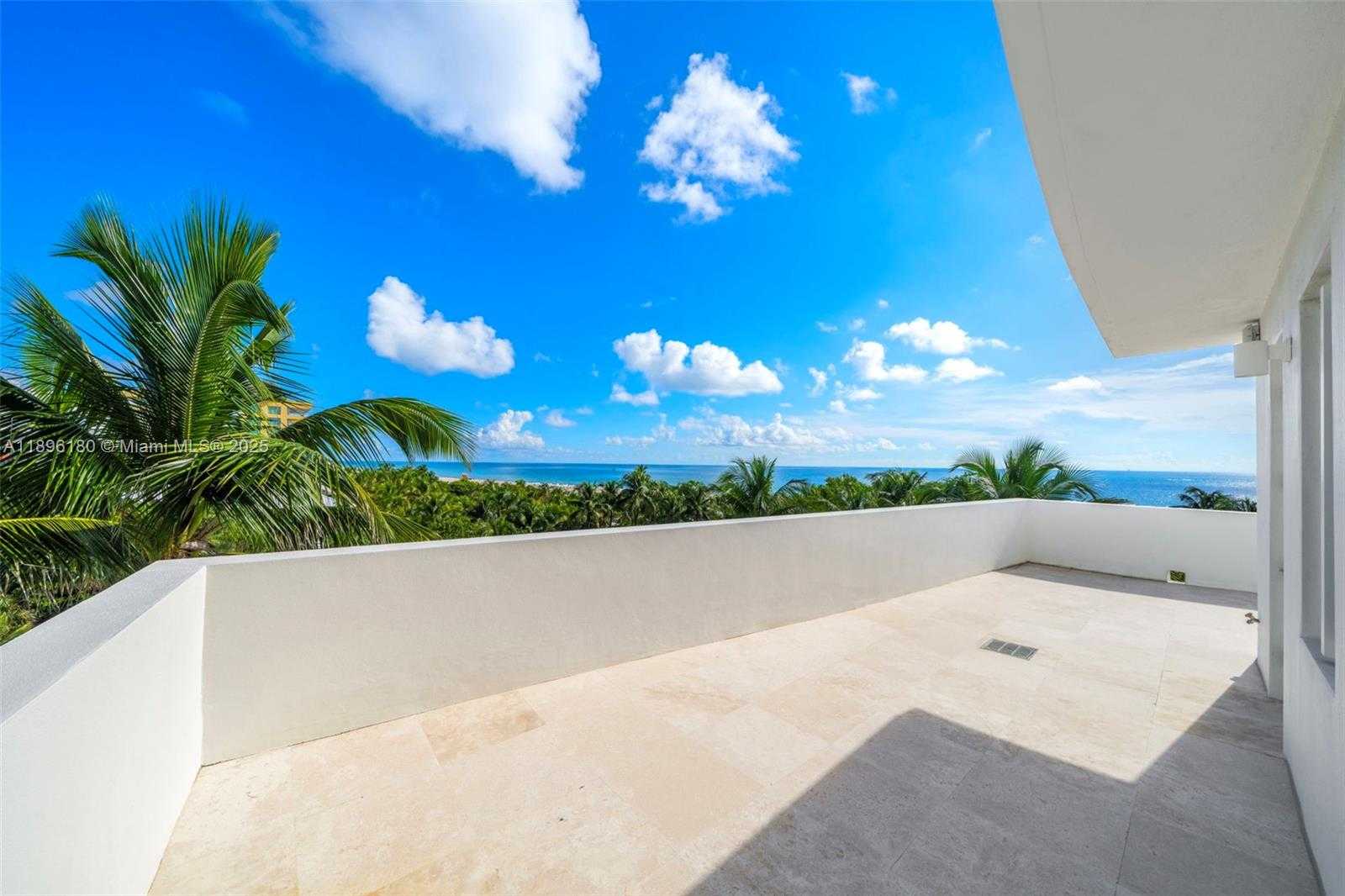 Small Image of 50 SOUTH POINTE DR #TWN7, Miami Beach Number 35