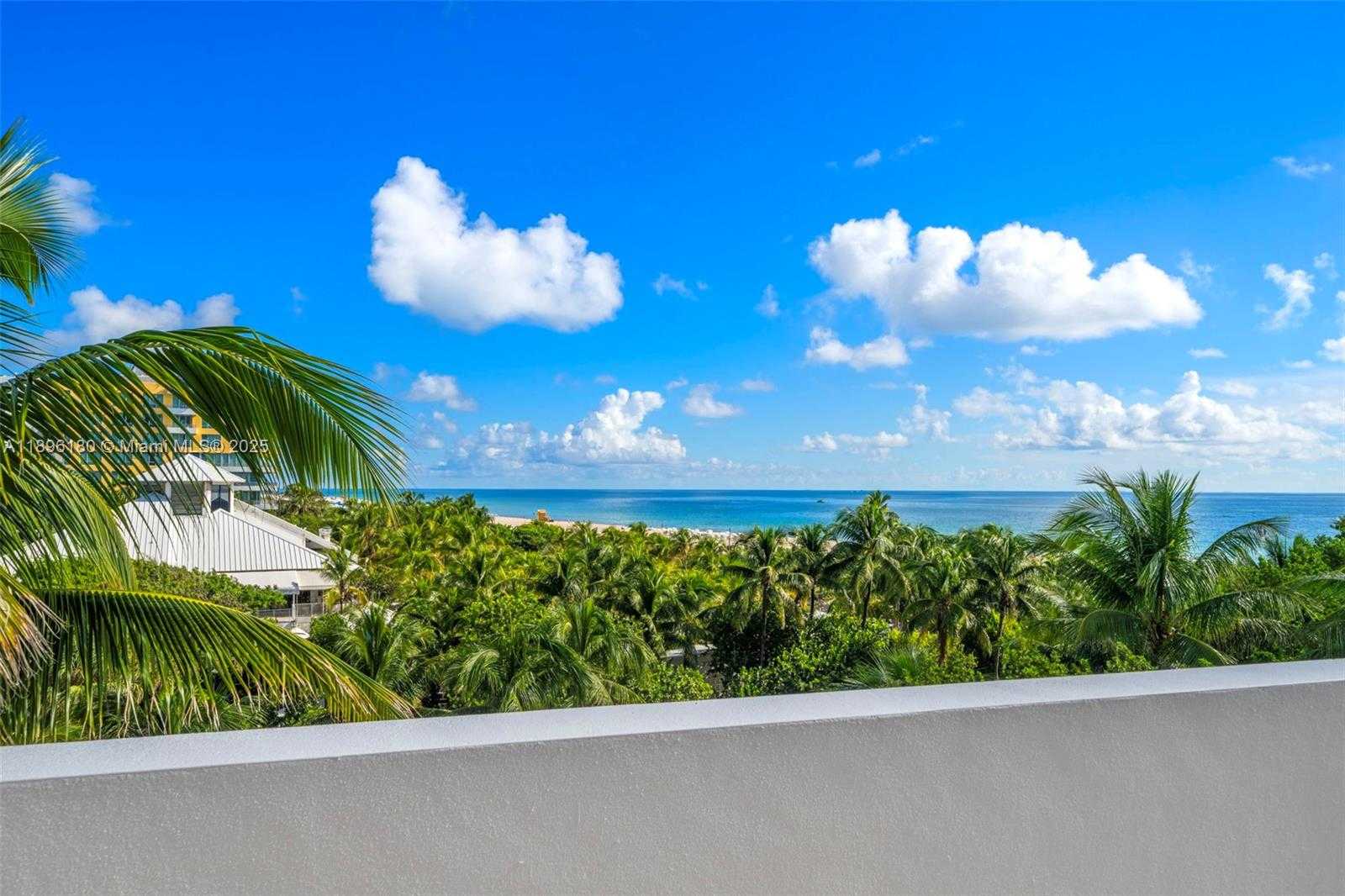 Small Image of 50 SOUTH POINTE DR #TWN7, Miami Beach Number 36