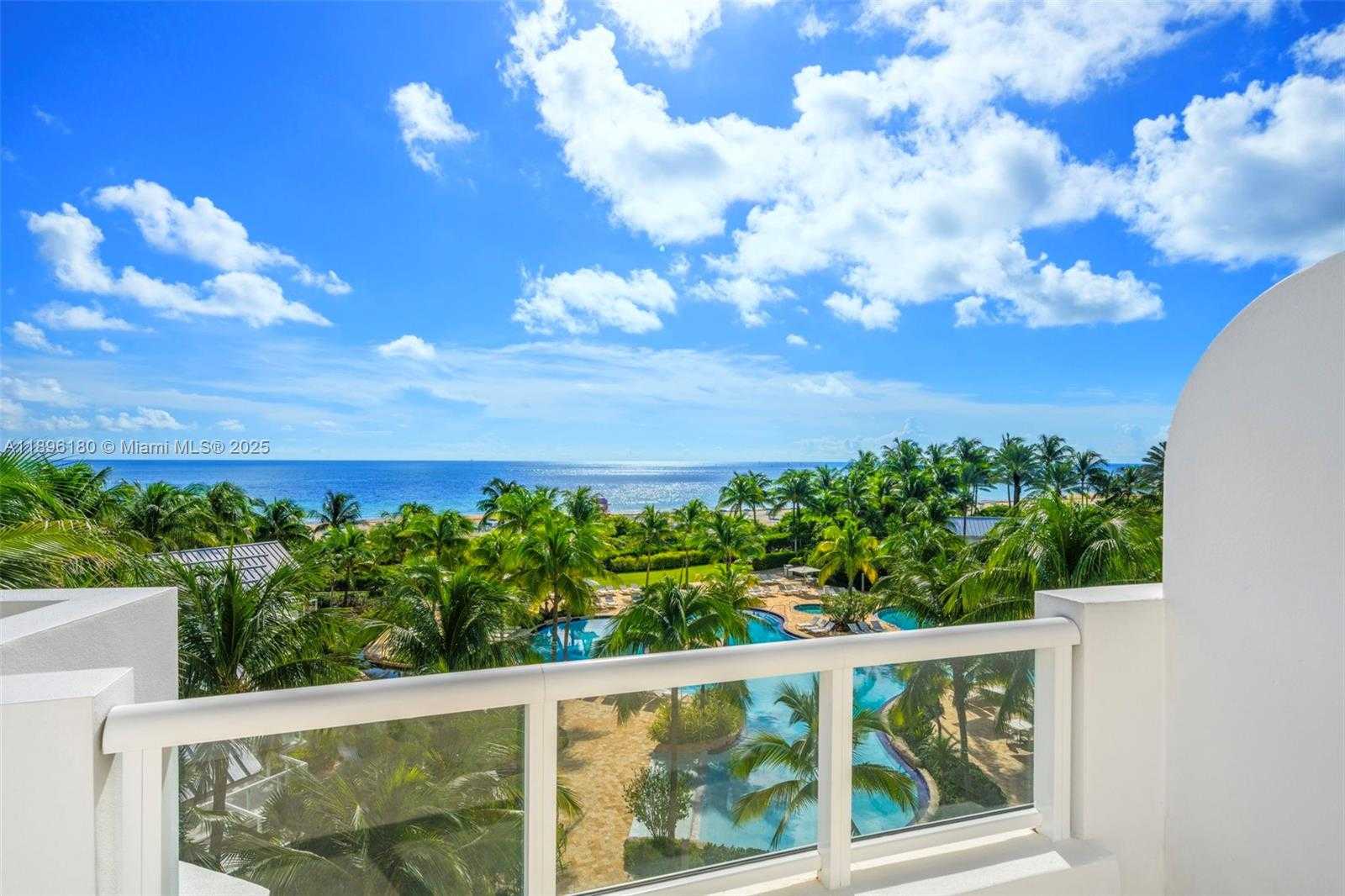 Small Image of 50 SOUTH POINTE DR #TWN7, Miami Beach Number 42