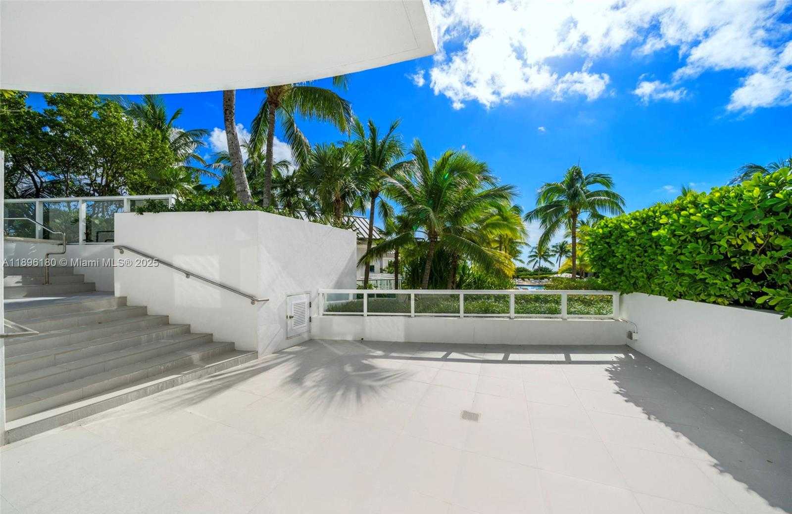 Small Image of 50 SOUTH POINTE DR #TWN7, Miami Beach Number 43