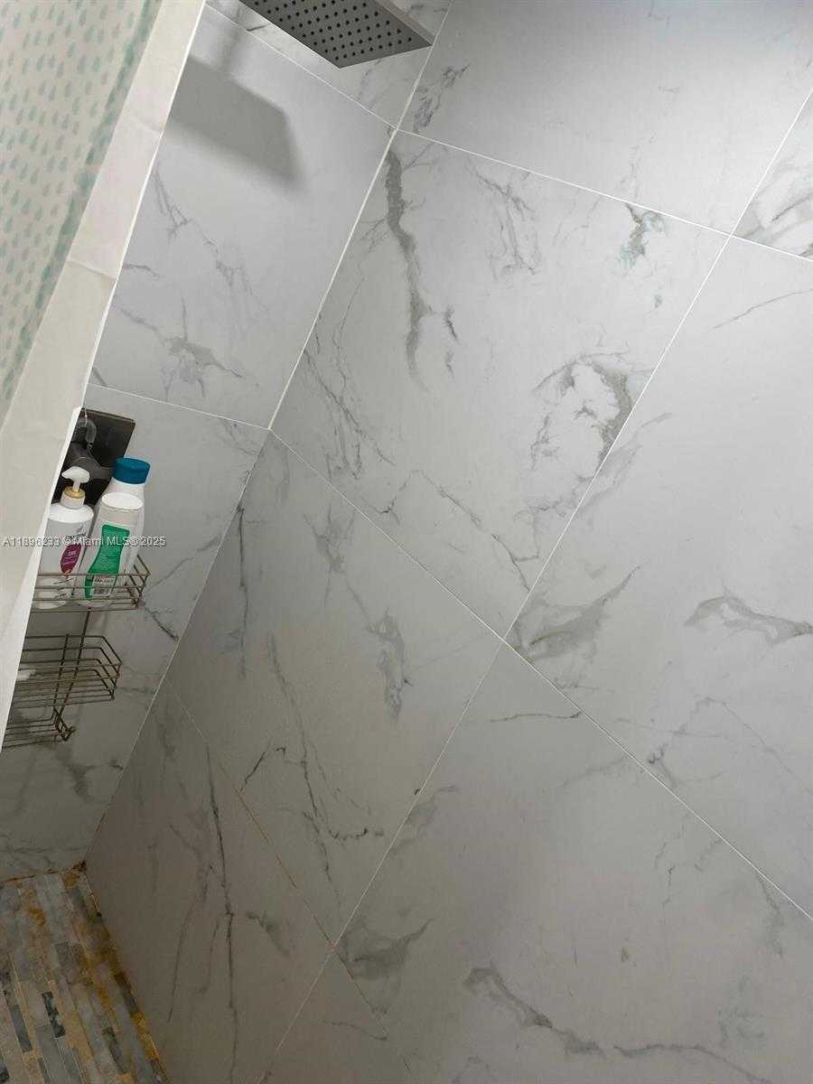 Small Image of 16909 NORTH BAY RD #421, Sunny Isles Beach Number 12