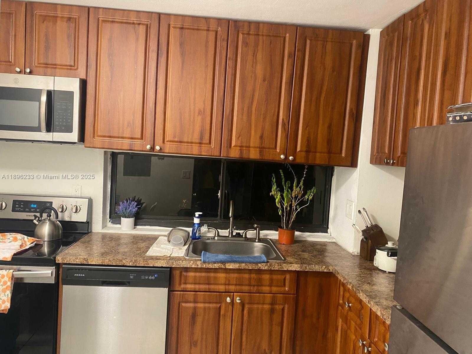 Small Image of 16909 NORTH BAY RD #421, Sunny Isles Beach Number 3