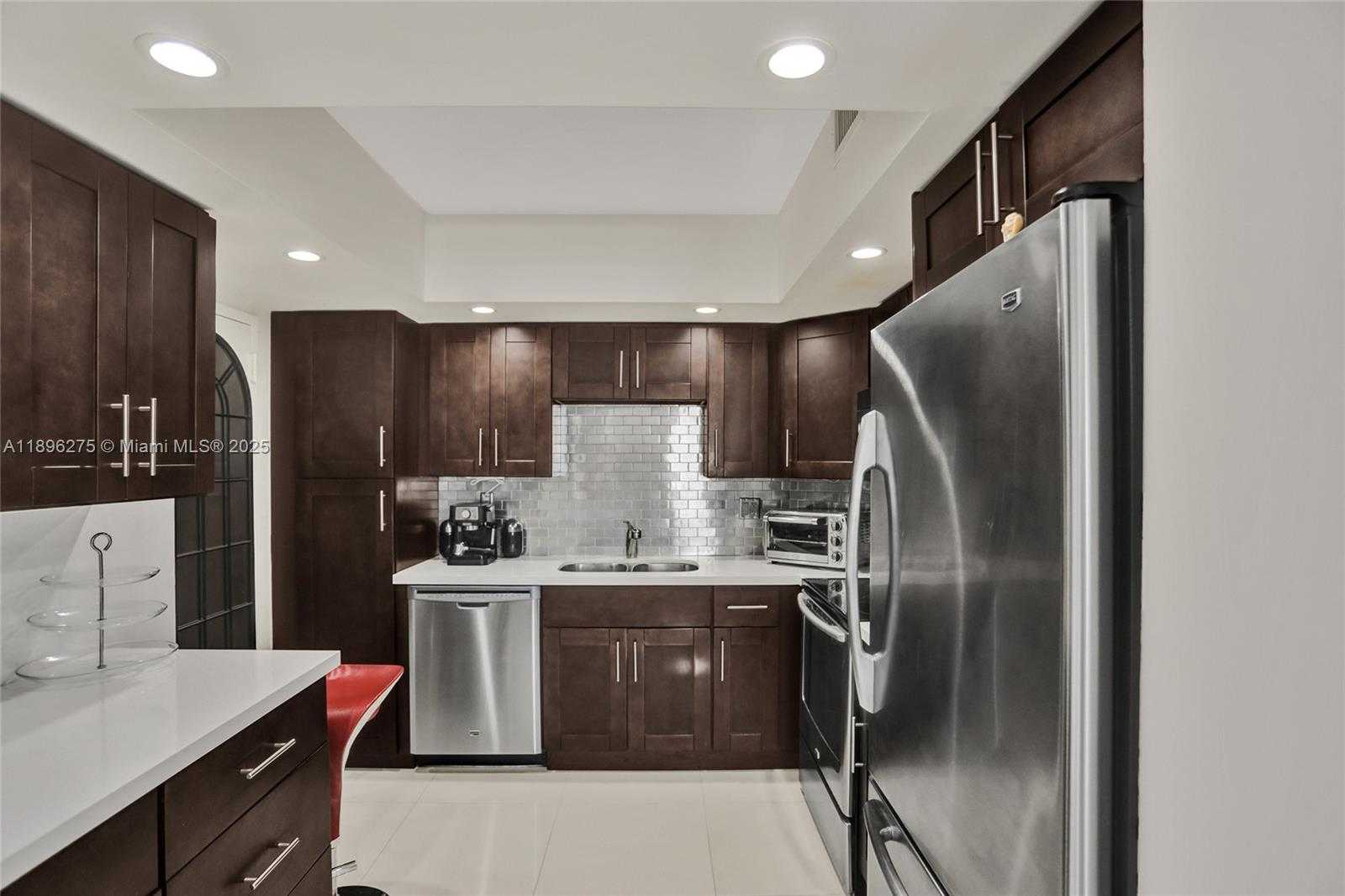 Small Image of 500 BAYVIEW DR #731, Sunny Isles Beach Number 10
