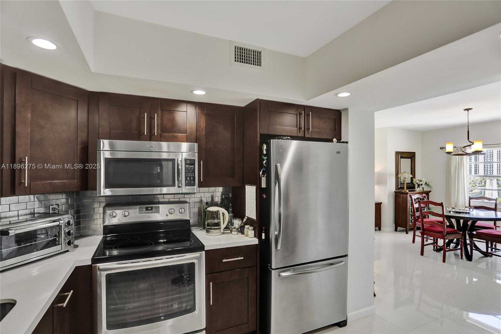 Small Image of 500 BAYVIEW DR #731, Sunny Isles Beach Number 11