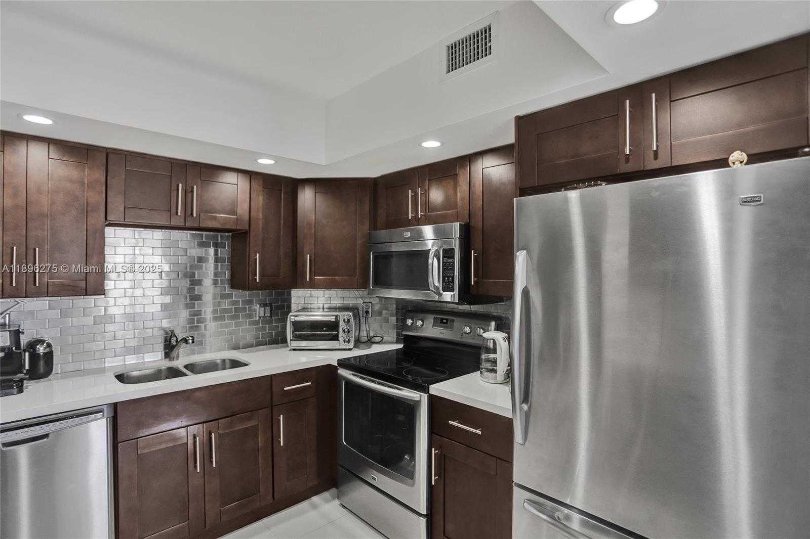 Small Image of 500 BAYVIEW DR #731, Sunny Isles Beach Number 12