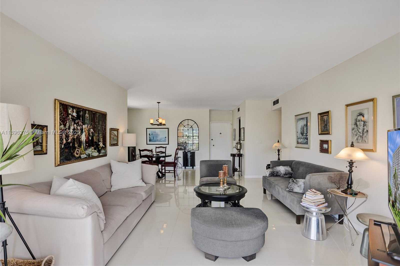 Small Image of 500 BAYVIEW DR #731, Sunny Isles Beach Number 18