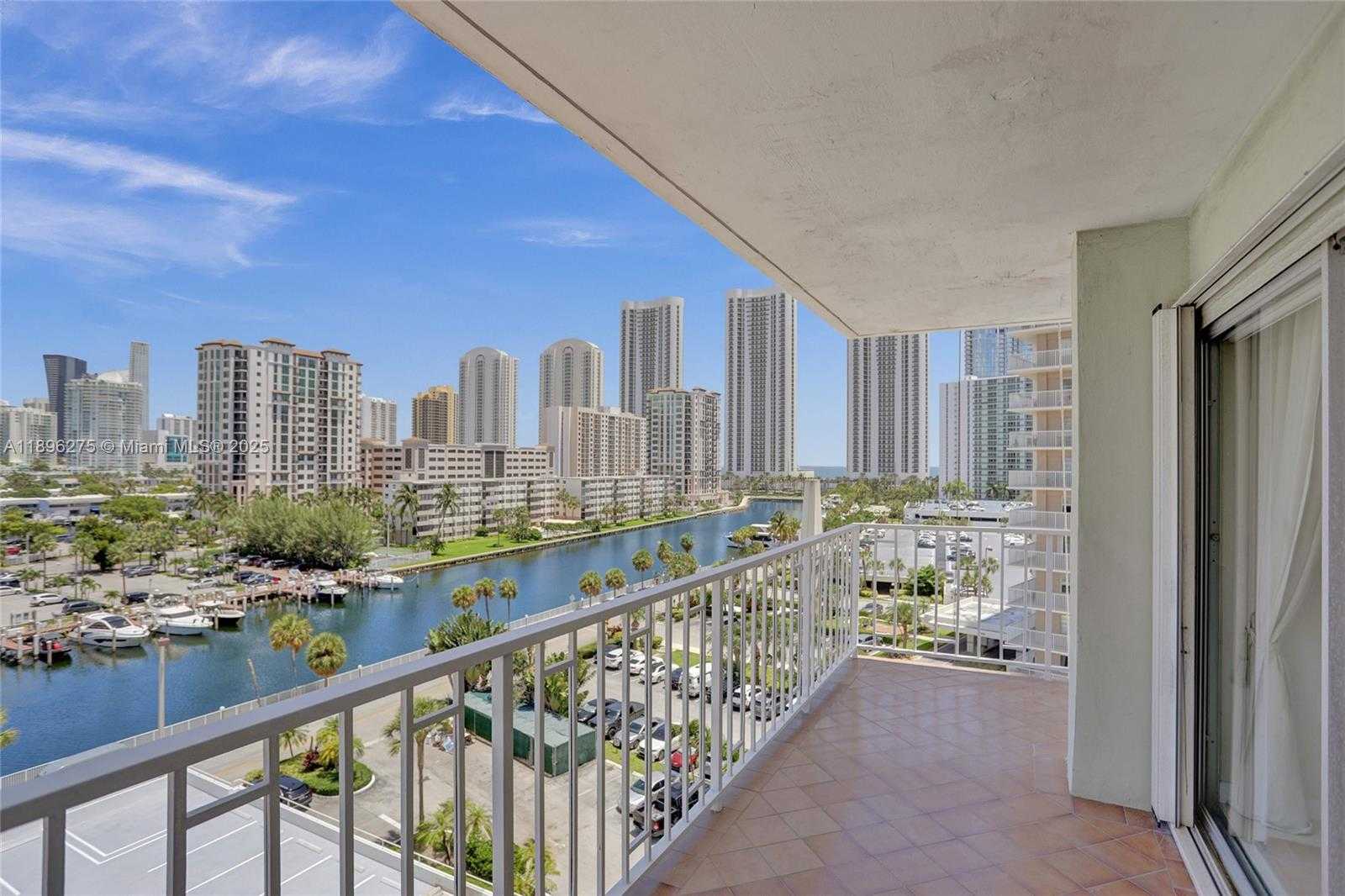Small Image of 500 BAYVIEW DR #731, Sunny Isles Beach Number 2