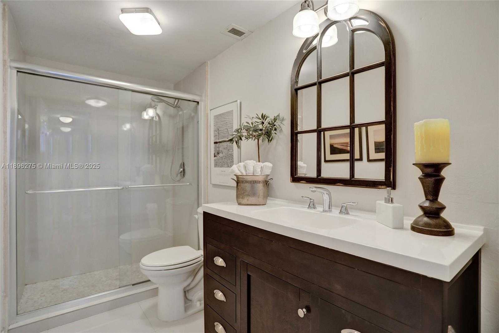 Small Image of 500 BAYVIEW DR #731, Sunny Isles Beach Number 20